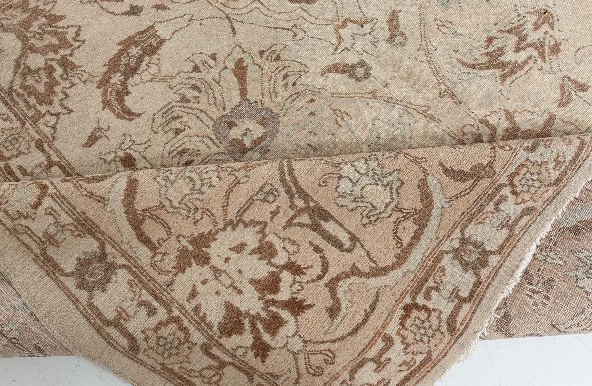 Antiker persischer Täbris-Teppich (Wolle) im Angebot