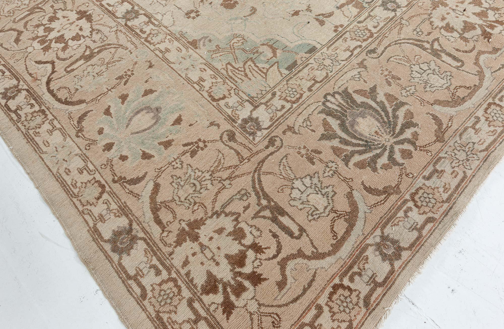 Antiker persischer Täbris-Teppich im Angebot 1