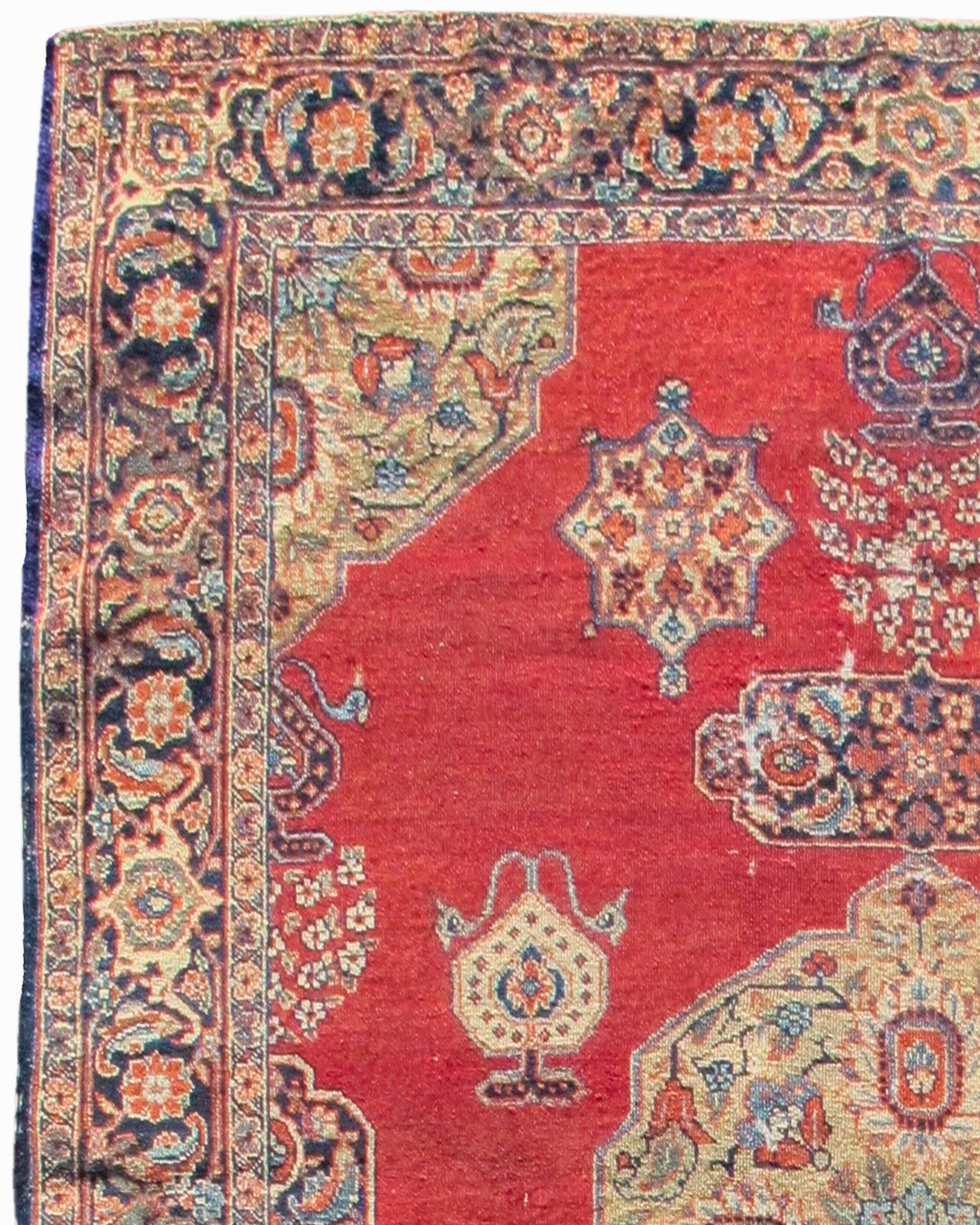 Antiker persischer Täbris-Teppich, um 1900 (Persisch) im Angebot