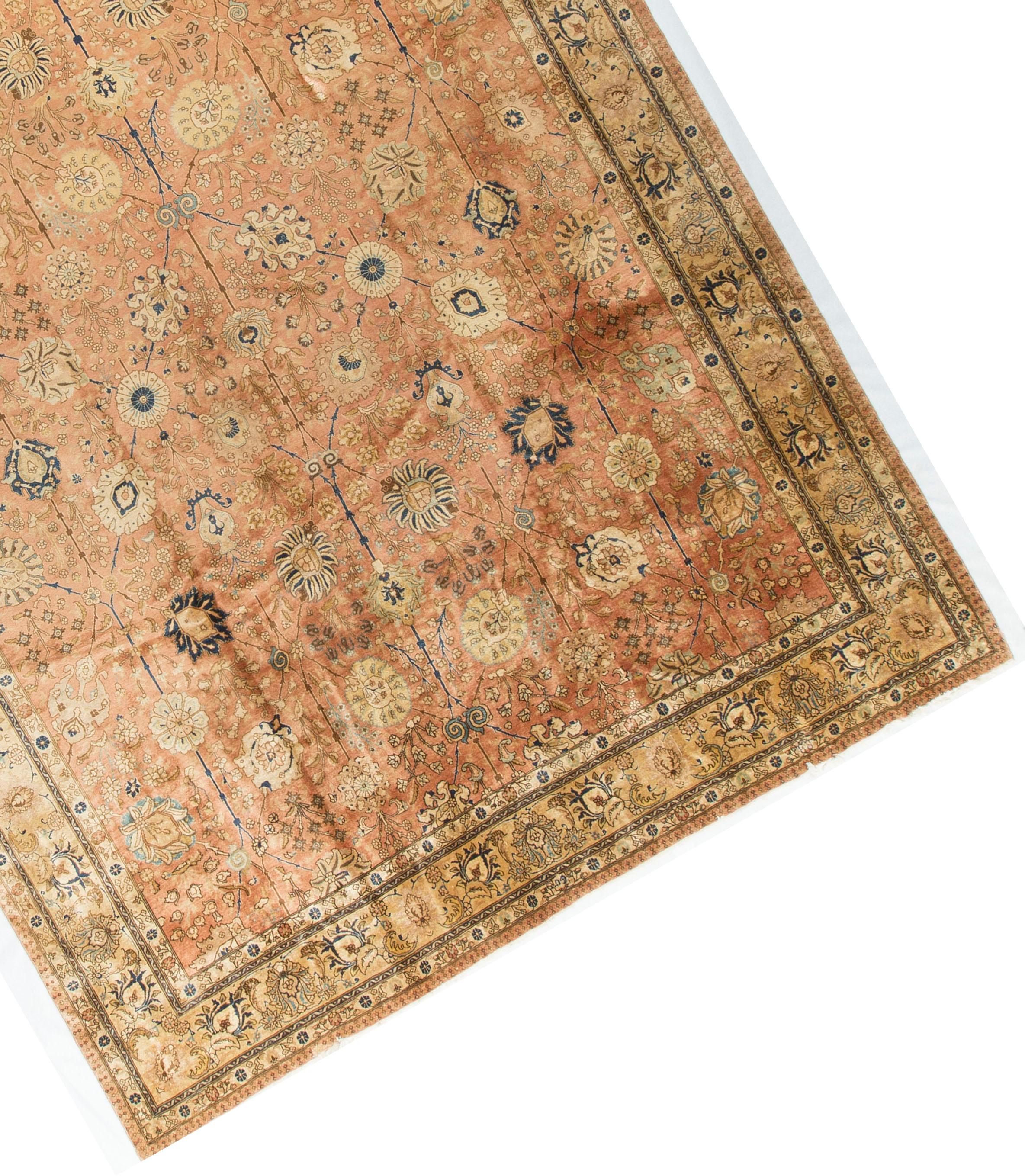 Tissé à la main Tapis persan ancien de Tabriz en vente