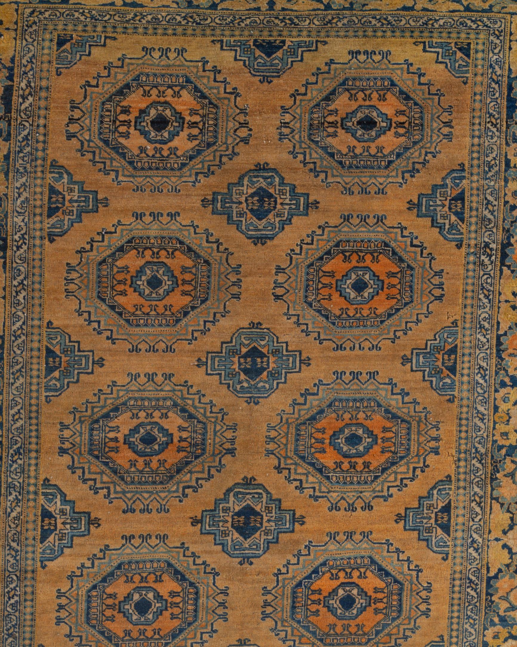 Perse Tapis traditionnel persan ancien de luxe tissé à la main de Tabriz, datant d'environ 1890 en vente