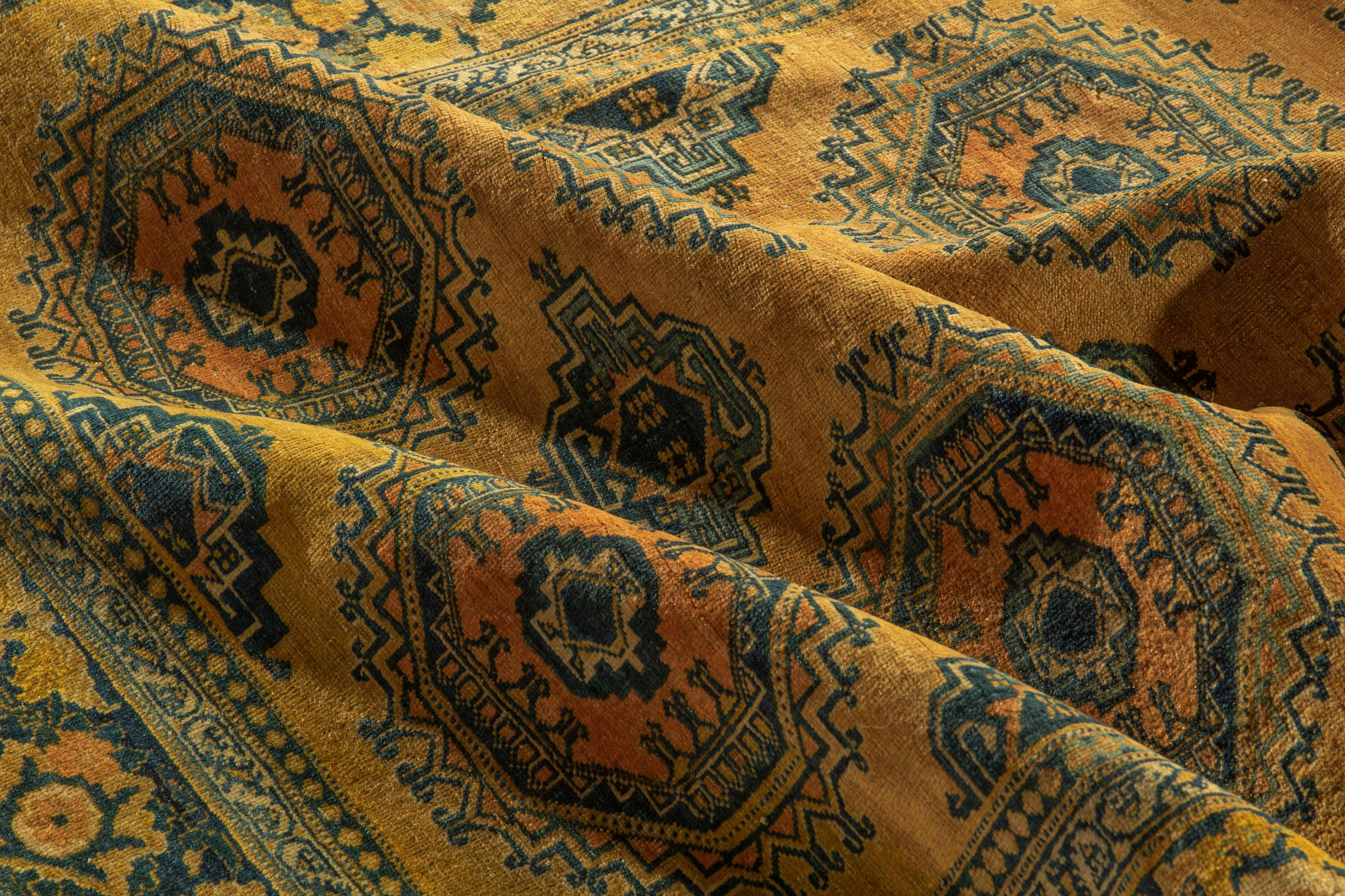 Traditioneller handgewebter, antiker, luxuriöser, persischer Täbris-Teppich, um 1890 im Zustand „Gut“ im Angebot in Secaucus, NJ