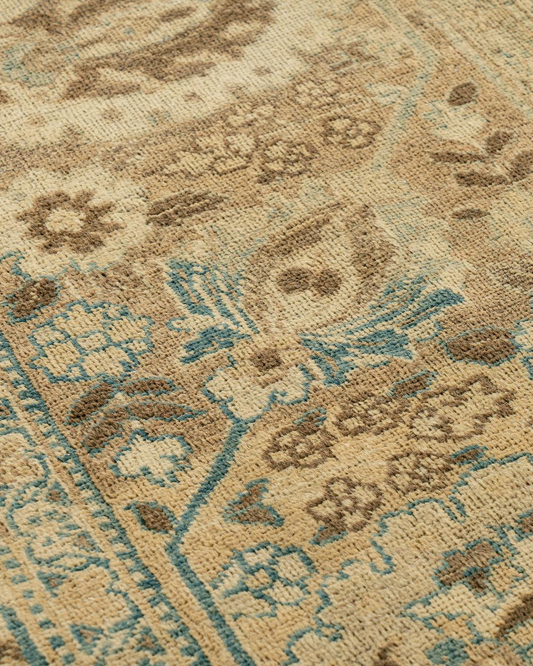 Antiker persischer Täbriz-Teppich, um 1900  10'9 x 15'6 Zoll (19. Jahrhundert) im Angebot