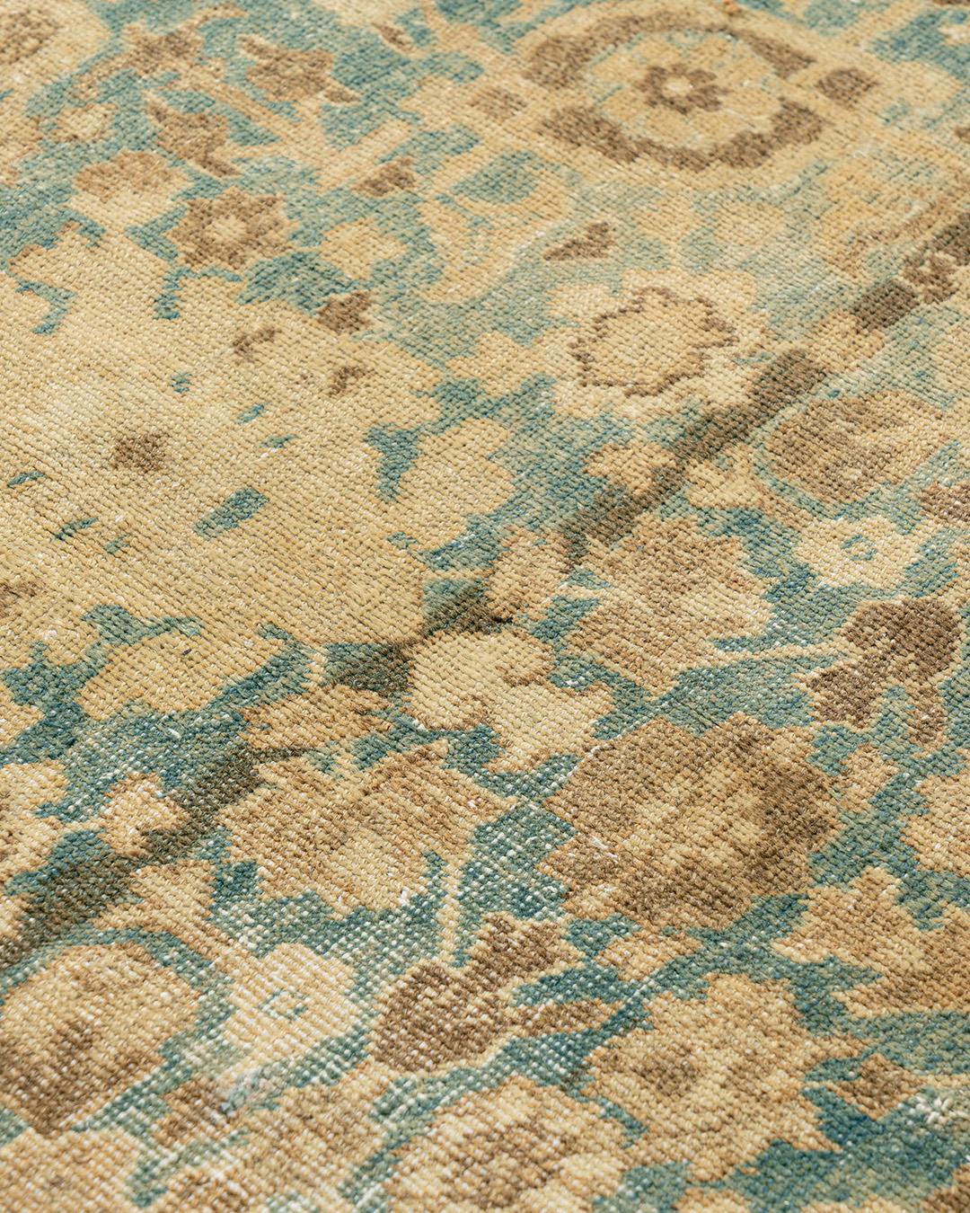 Antiker persischer Täbriz-Teppich, um 1900  10'9 x 15'6 Zoll (Wolle) im Angebot