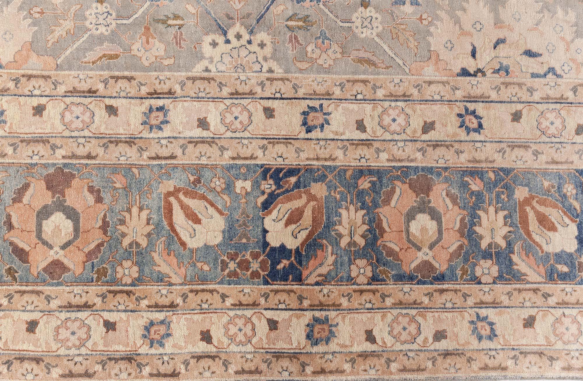 Antiker persischer Täbris-Teppich Doris Leslie Blau (Persisch) im Angebot