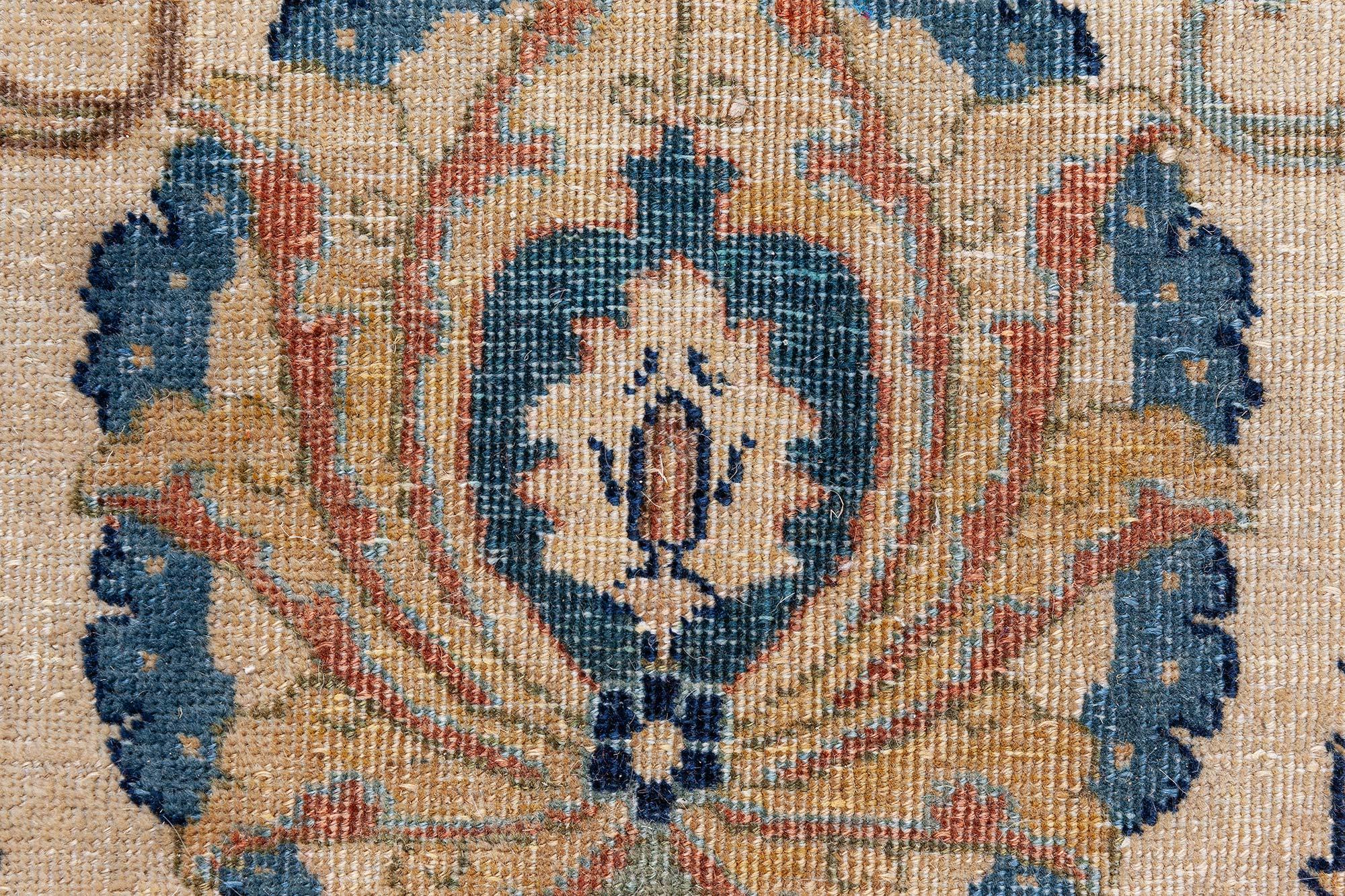 Antiker persischer Täbris-Teppich Doris Leslie Blau (Persisch) im Angebot