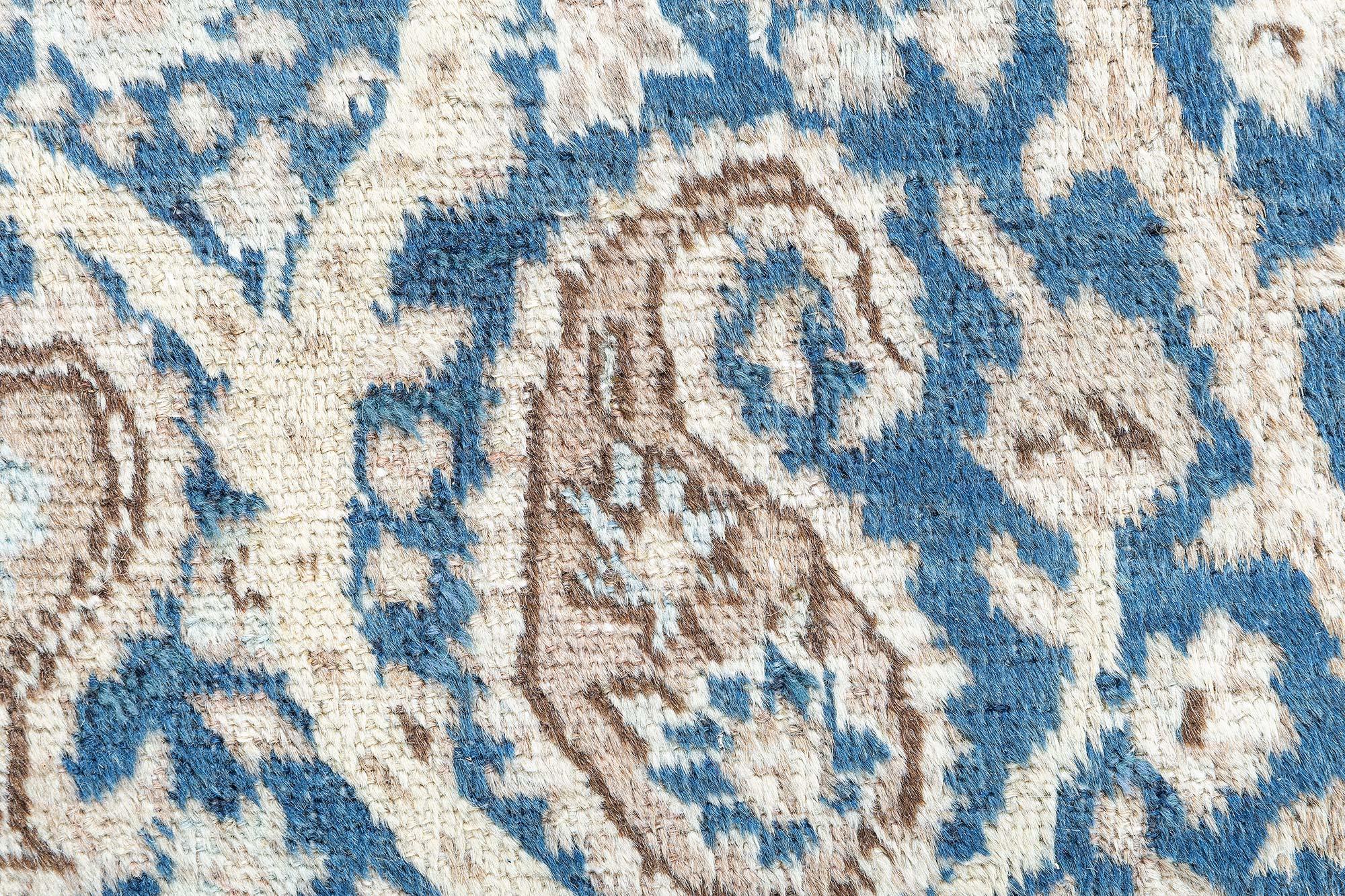 Antiker persischer Täbris-Teppich Doris Leslie Blau im Zustand „Gut“ im Angebot in New York, NY
