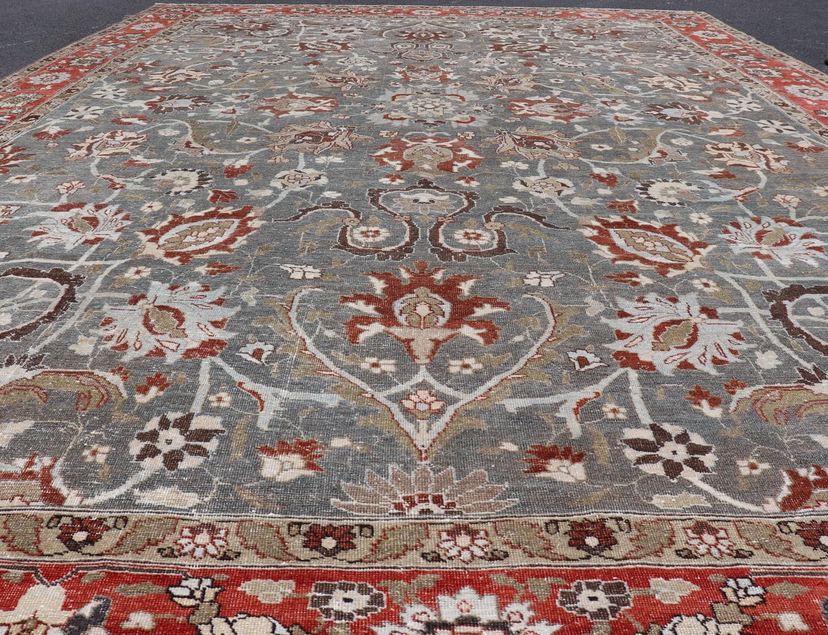 Antiker persischer Täbris-Teppich mit Blumen- und Weinrebenmuster in gedämpftem Blau & Rot 8'9