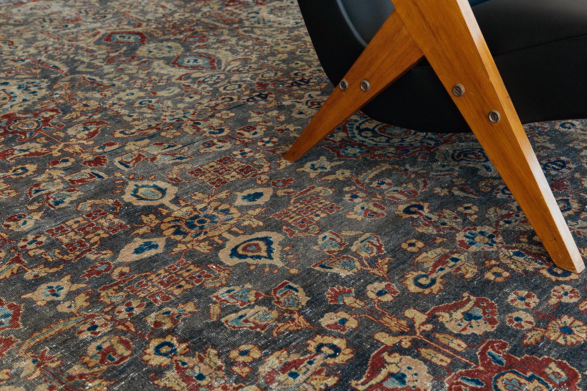 Tapis persan ancien de Tabriz en vente 3
