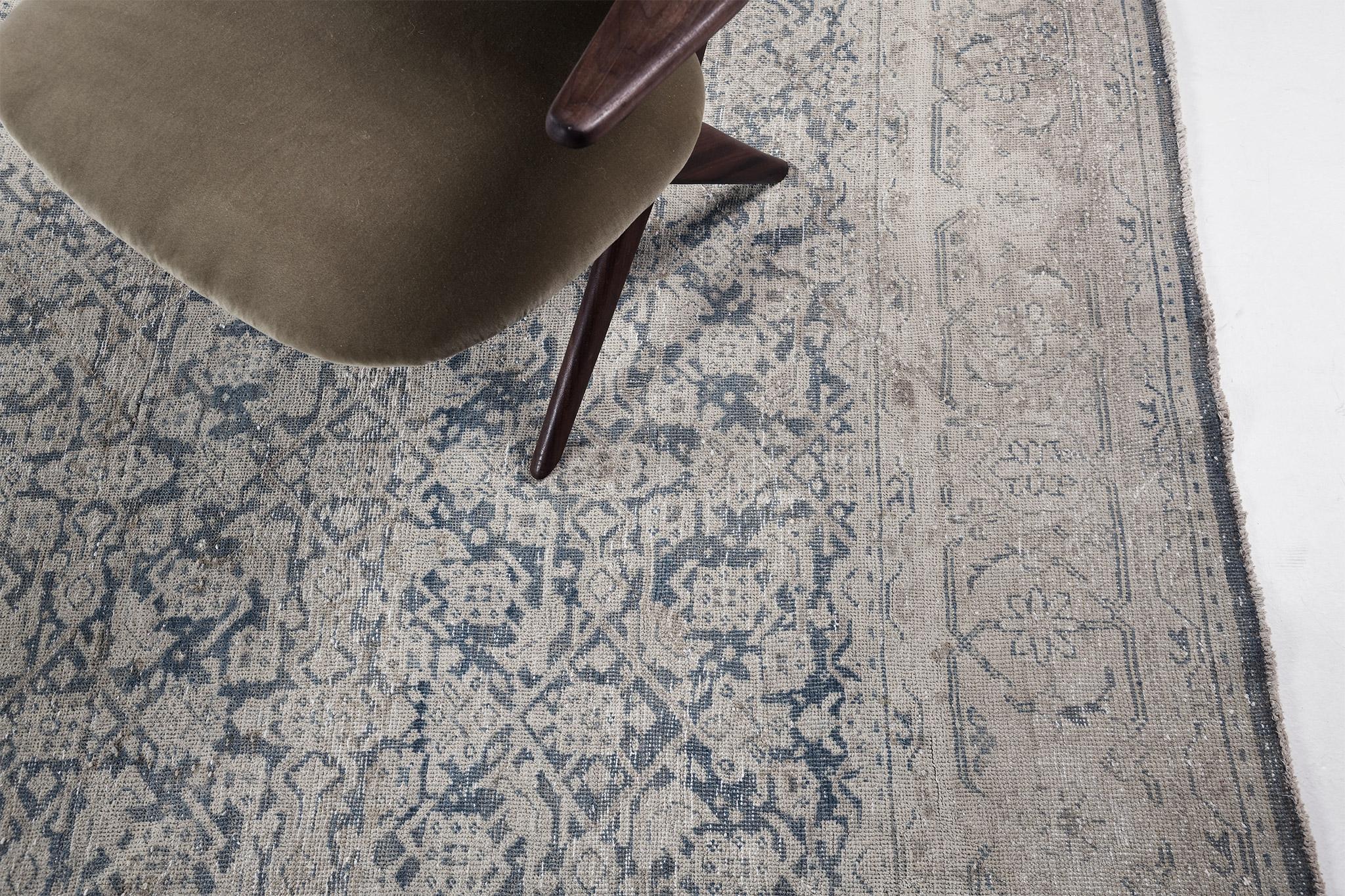 Tapis persan ancien de Tabriz en vente 3