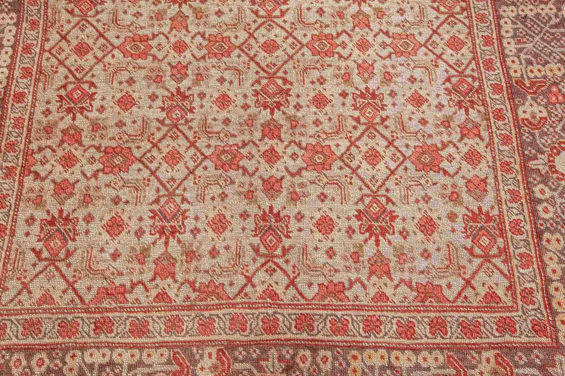 Antique Persian Tabriz rug
Size: 4'1