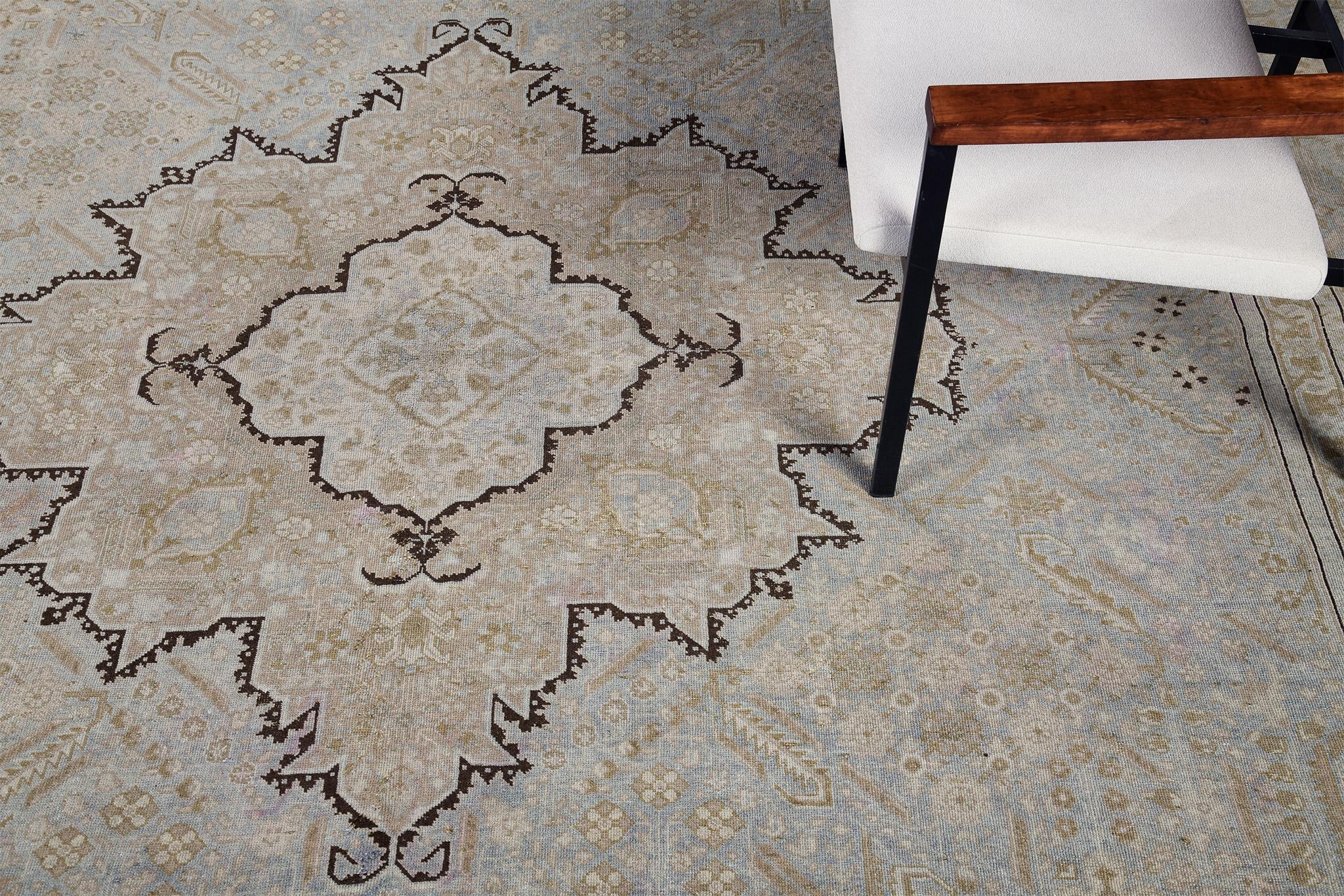 Perse Tapis persan ancien de Tabriz en vente