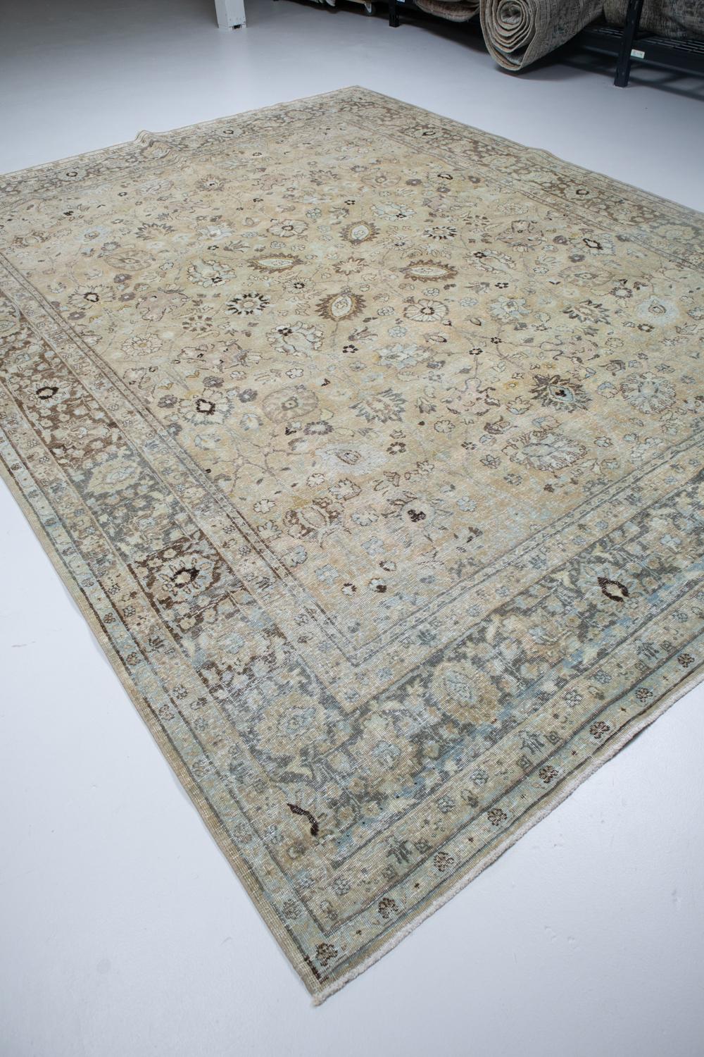 Antiker persischer Täbriz-Teppich (Agra) im Angebot
