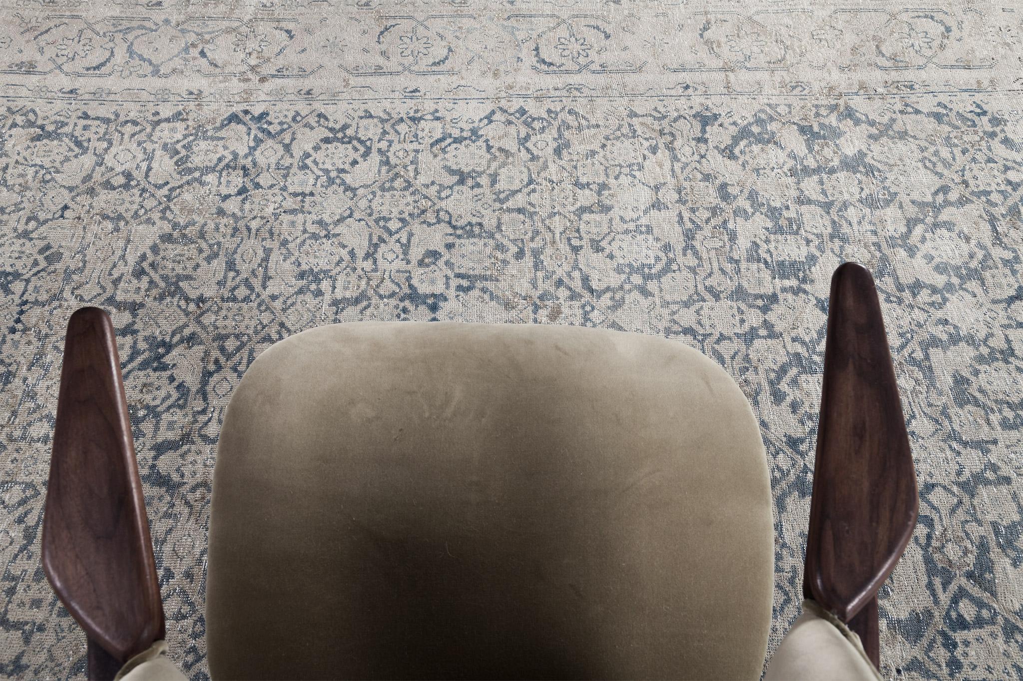 Noué à la main Tapis persan ancien de Tabriz en vente