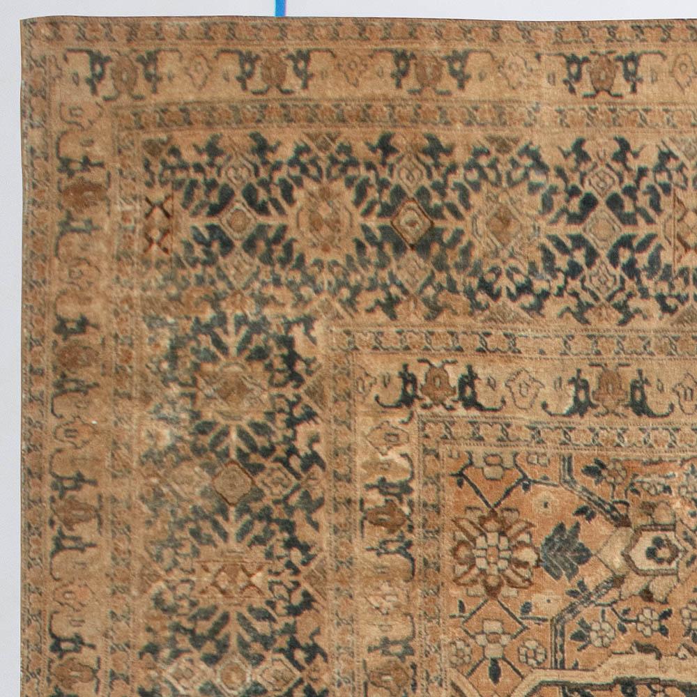 Authentischer Persischer Täbris Handgefertigter Wollteppich (Handgeknüpft) im Angebot