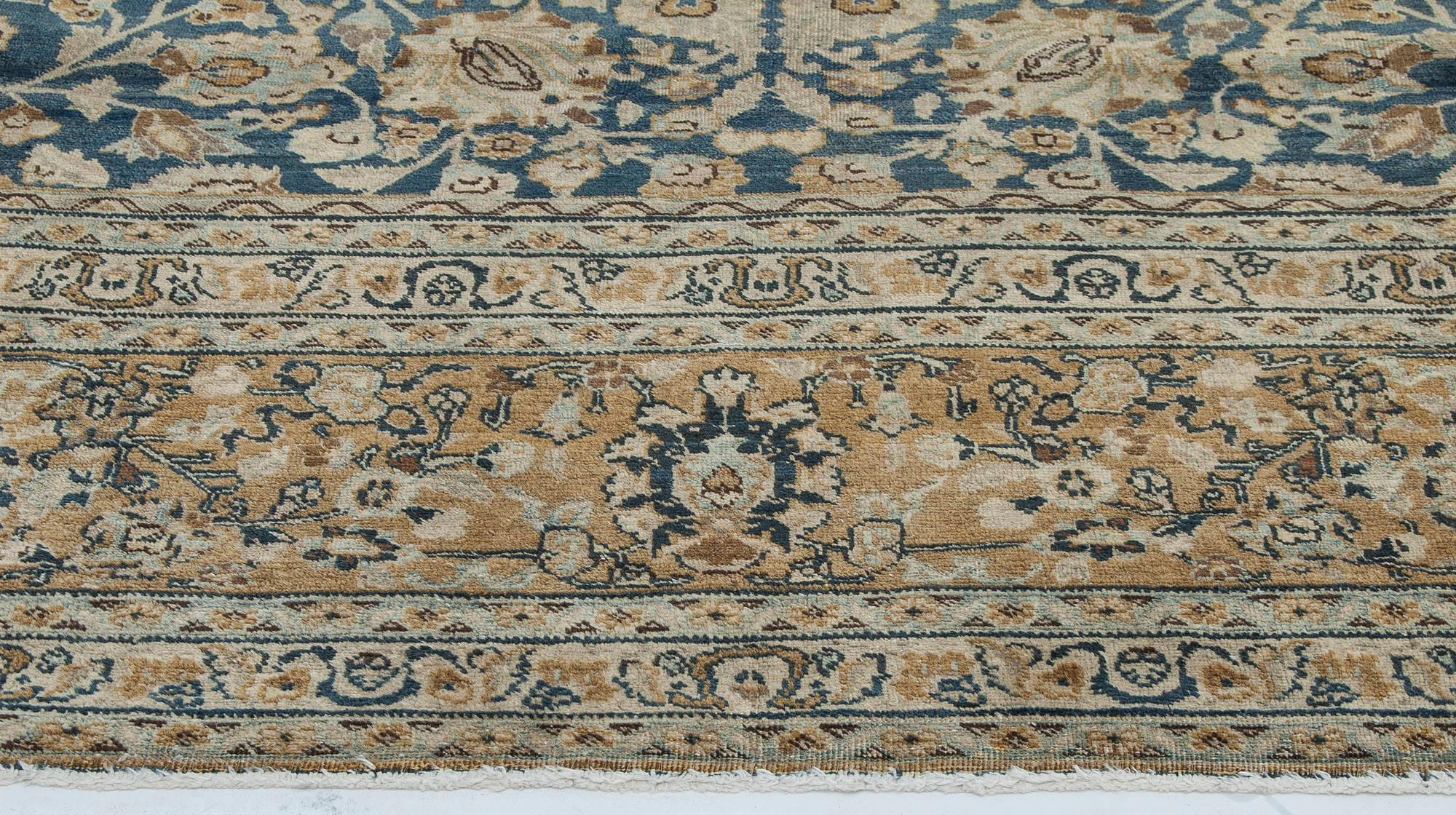 Tissé à la main Tapis persan Tabriz ancien en laine tissé à la main Doris Leslie Blau en vente