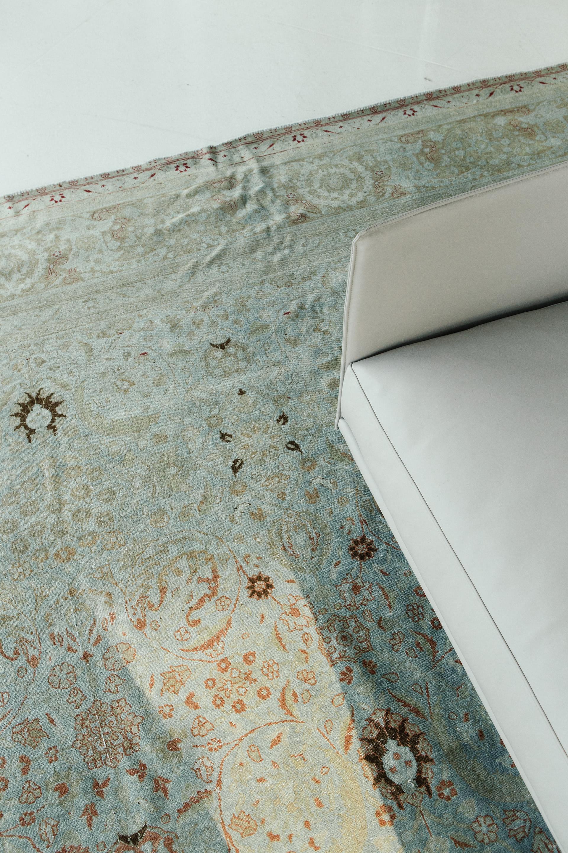 20ième siècle Tapis persan ancien de Tabriz en vente