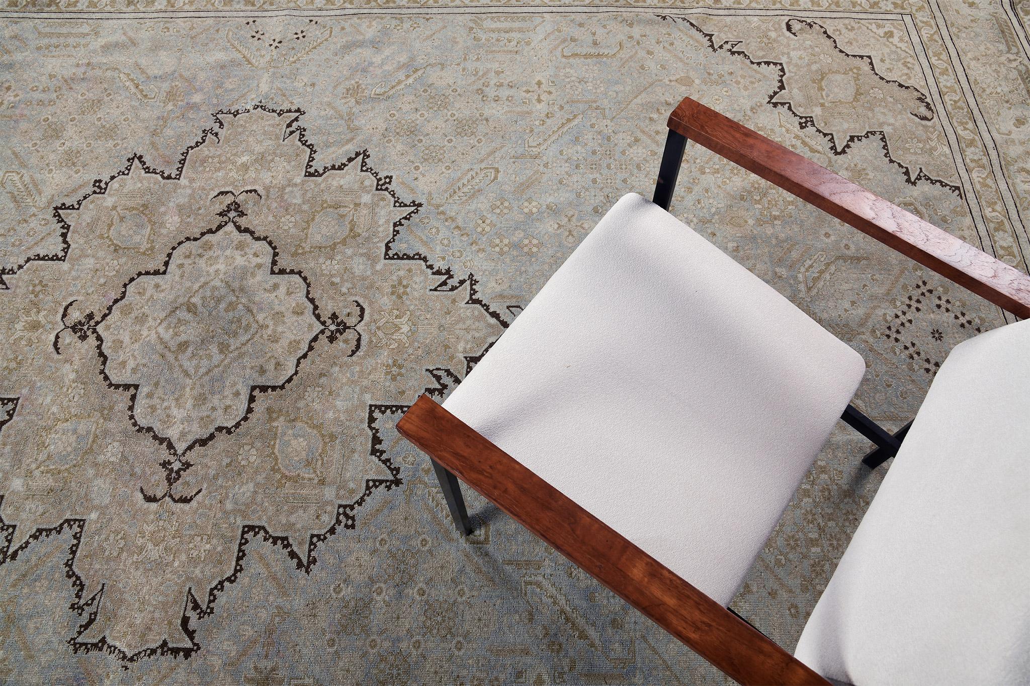 Début du 20ème siècle Tapis persan ancien de Tabriz en vente