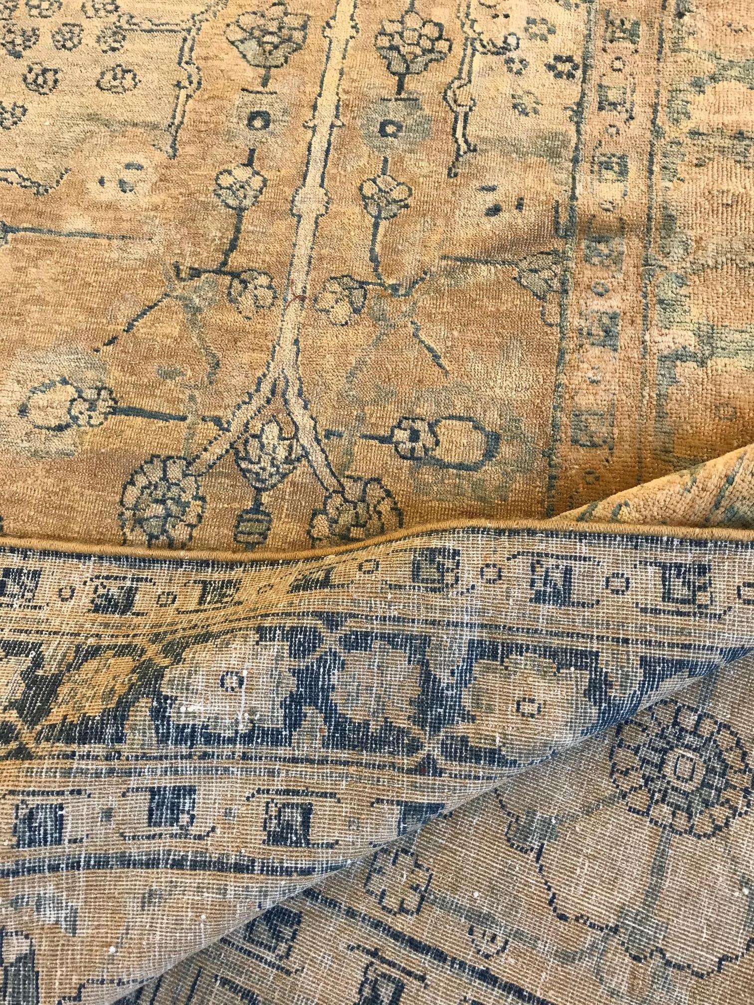 20ième siècle Tapis persan Tabriz ancien Doris Leslie Blau (taille ajustée) en vente