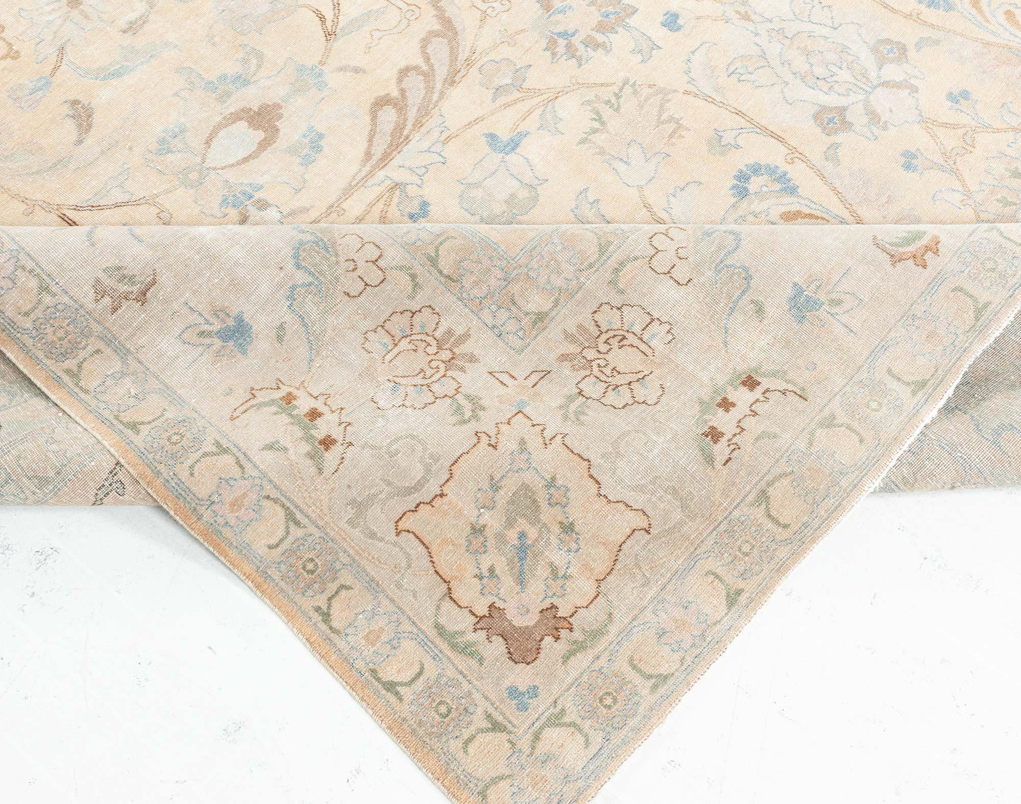 20ième siècle Tapis persan ancien de Tabriz Doris Leslie Blau en vente