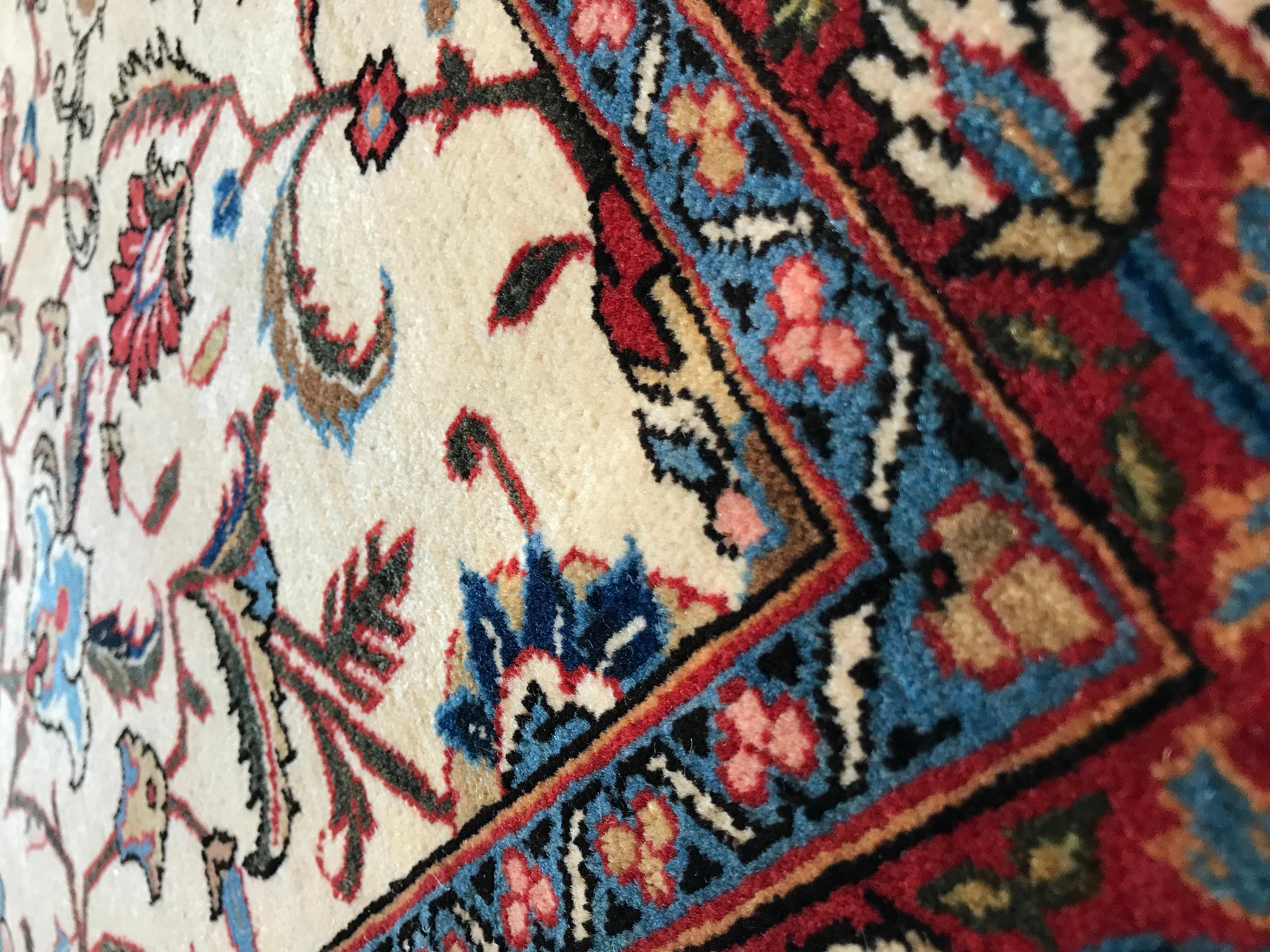 Antiker persischer Täbris-Teppich  (19. Jahrhundert) im Angebot