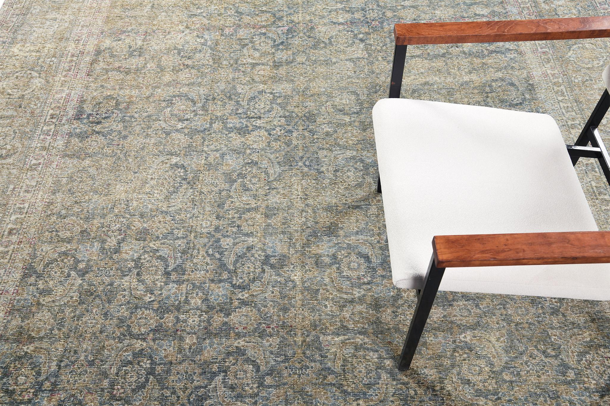 Antiker persischer Täbris-Teppich im Angebot 1