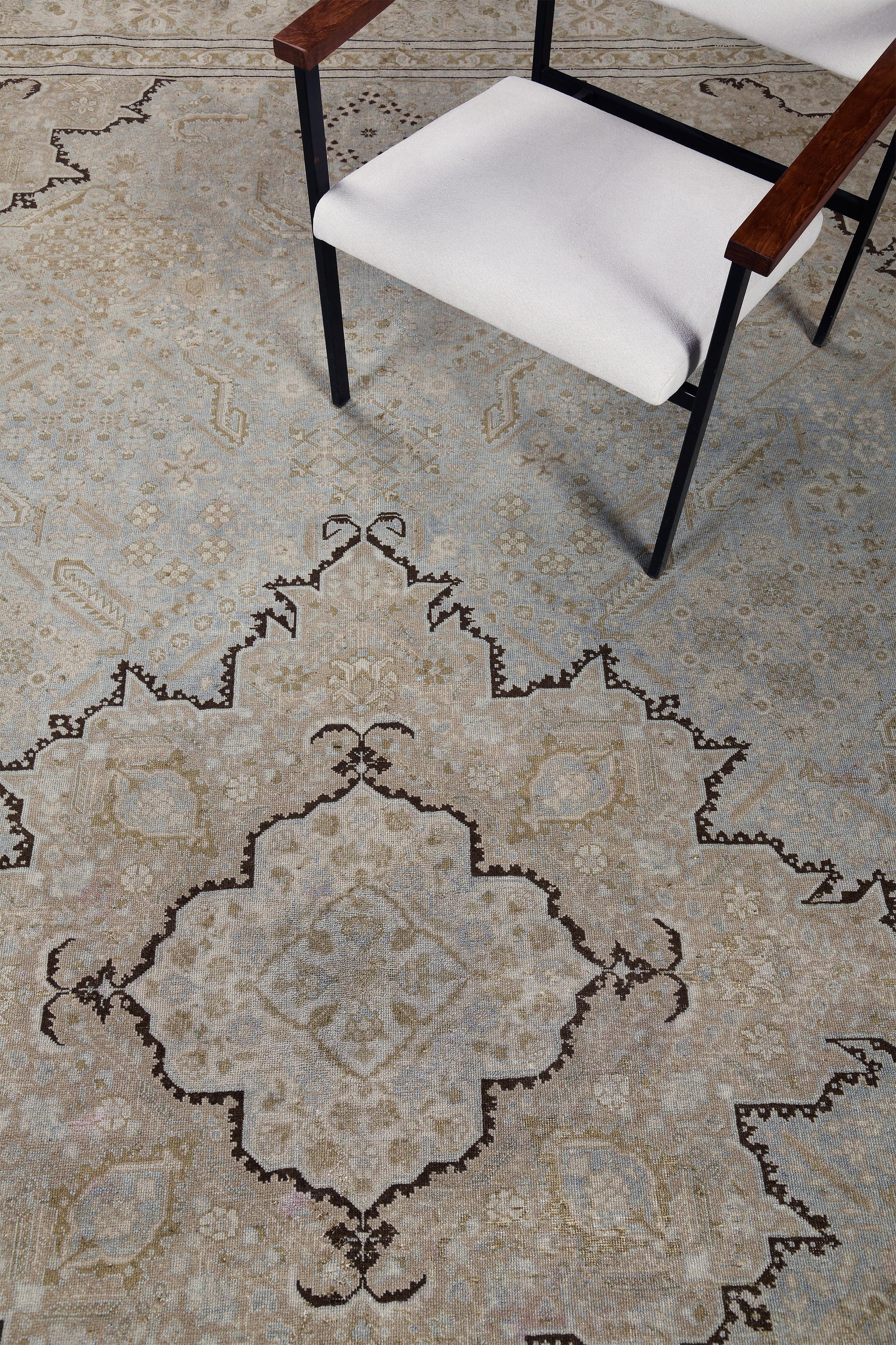 Tapis persan ancien de Tabriz en vente 2
