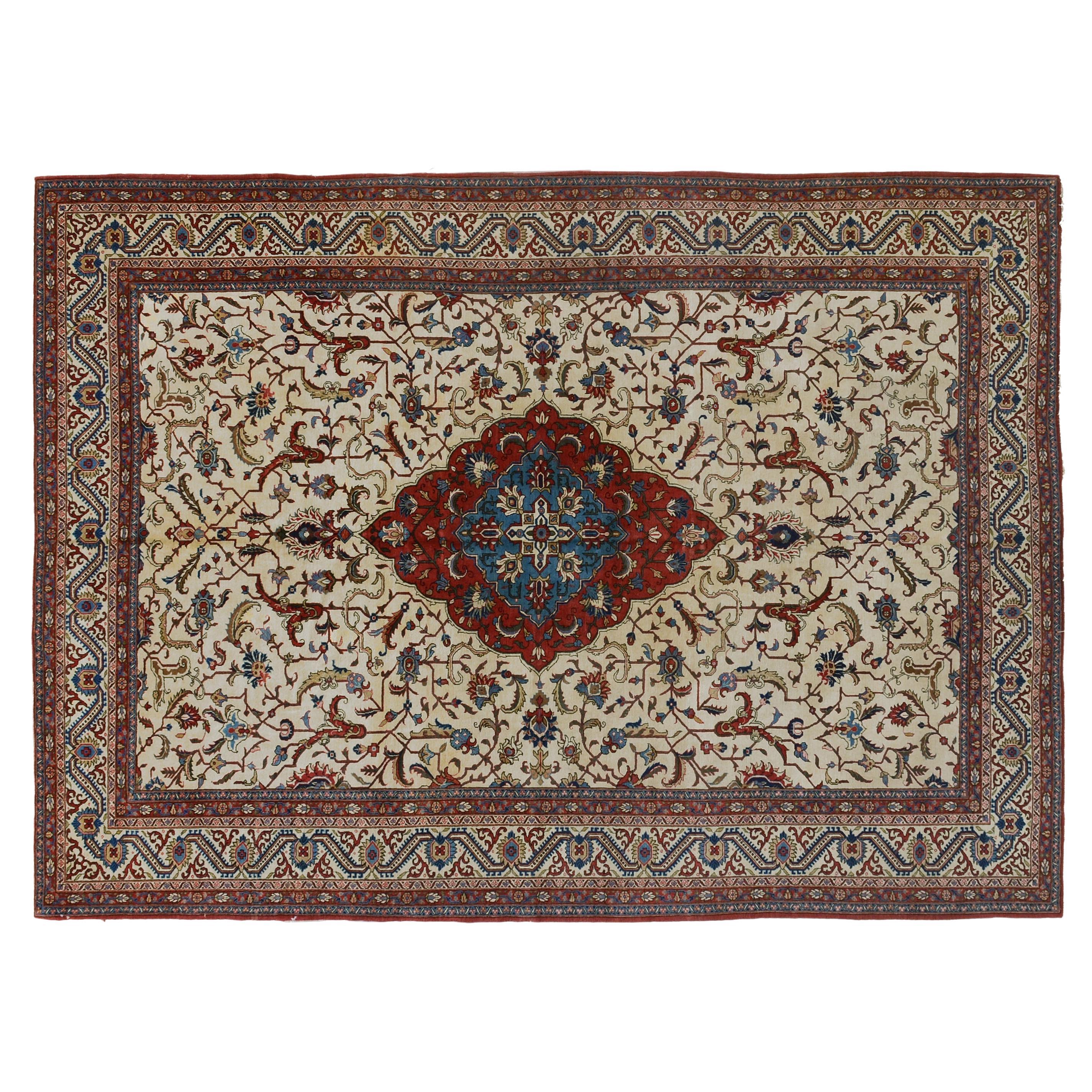 Antiker persischer Täbris-Teppich  im Angebot