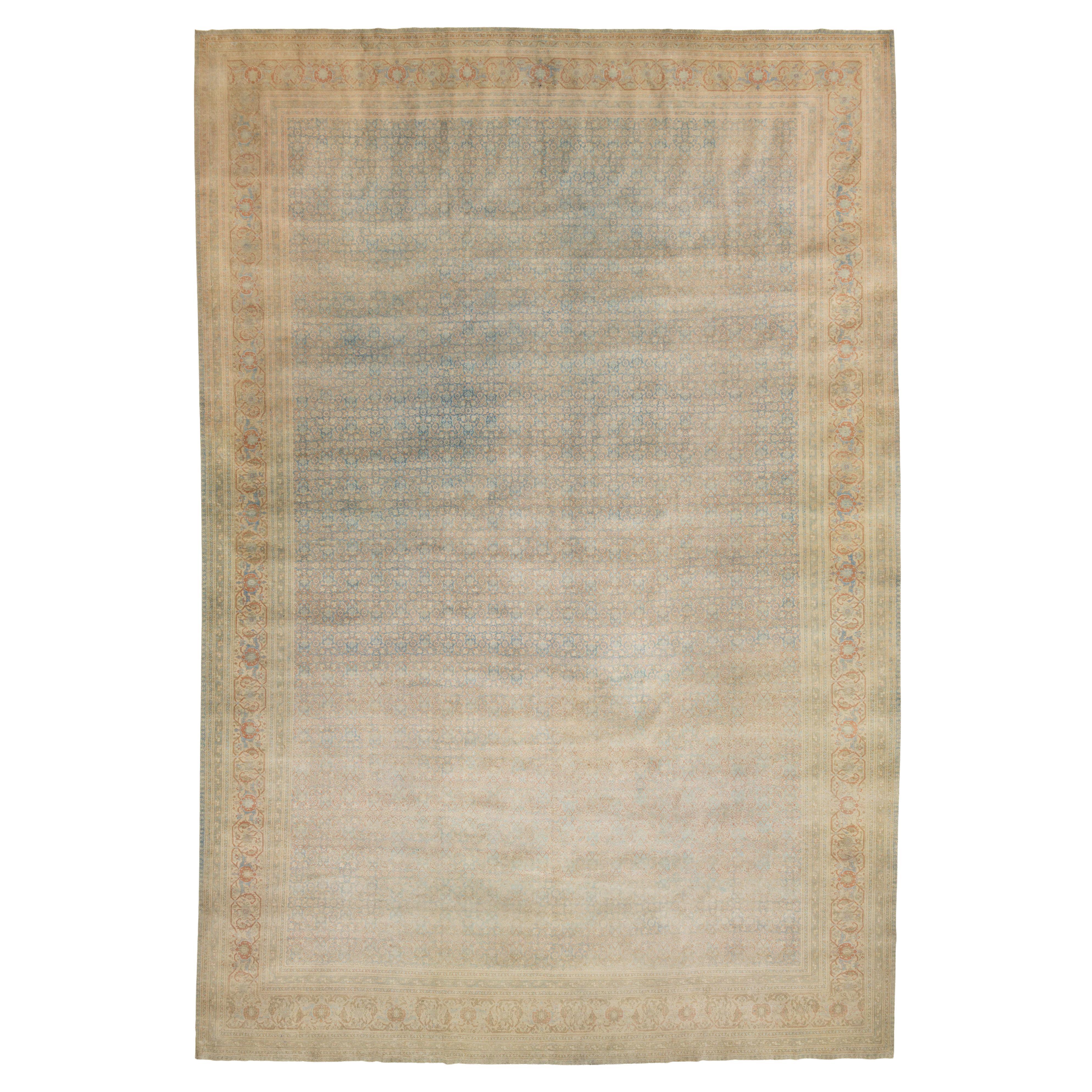 Ancien tapis persan Tabriz, laine tissée à la main en bleu atténué et géométrie florale