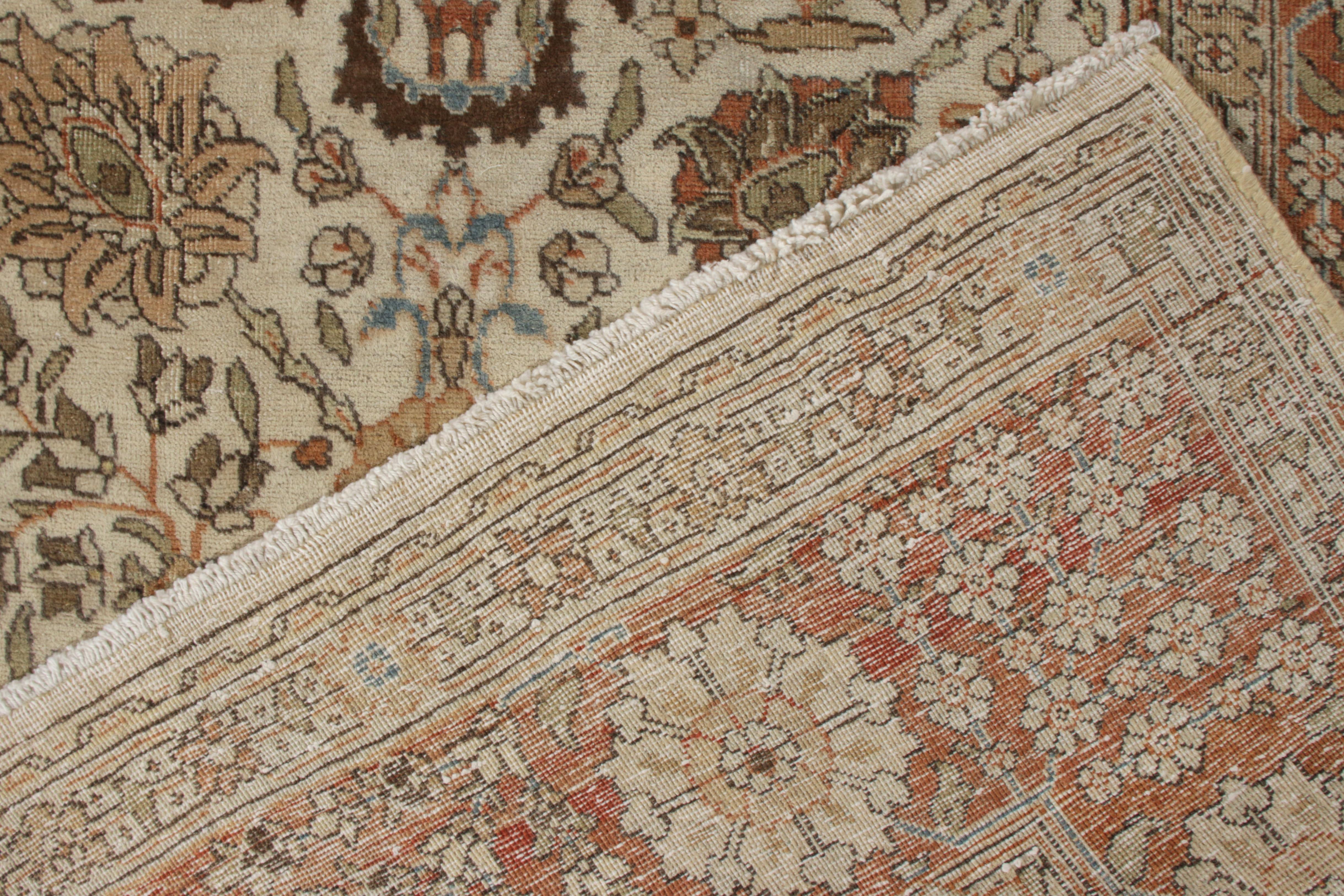 Antiker persischer Teppich in Orange und OffWhite mit Blumenmuster von Teppich & Kelim im Zustand „Gut“ im Angebot in Long Island City, NY
