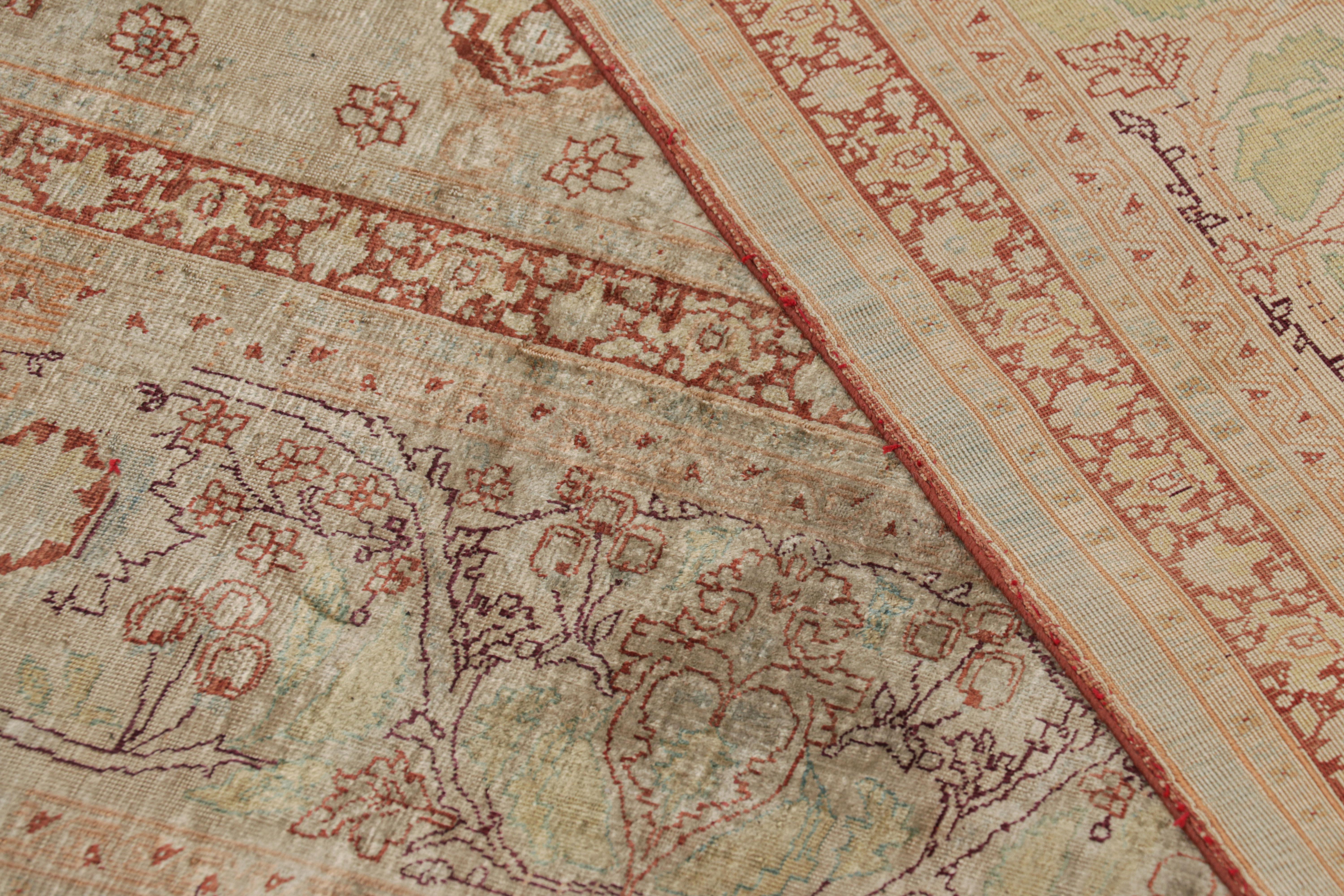 Antico tappeto persiano Tabriz con motivi floreali beige-marrone e rossi - Rug & Kilim in vendita 1