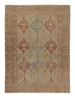Antiker persischer Täbriz-Teppich in Beige mit rotem und geblümtem Muster von Teppich & Kelim