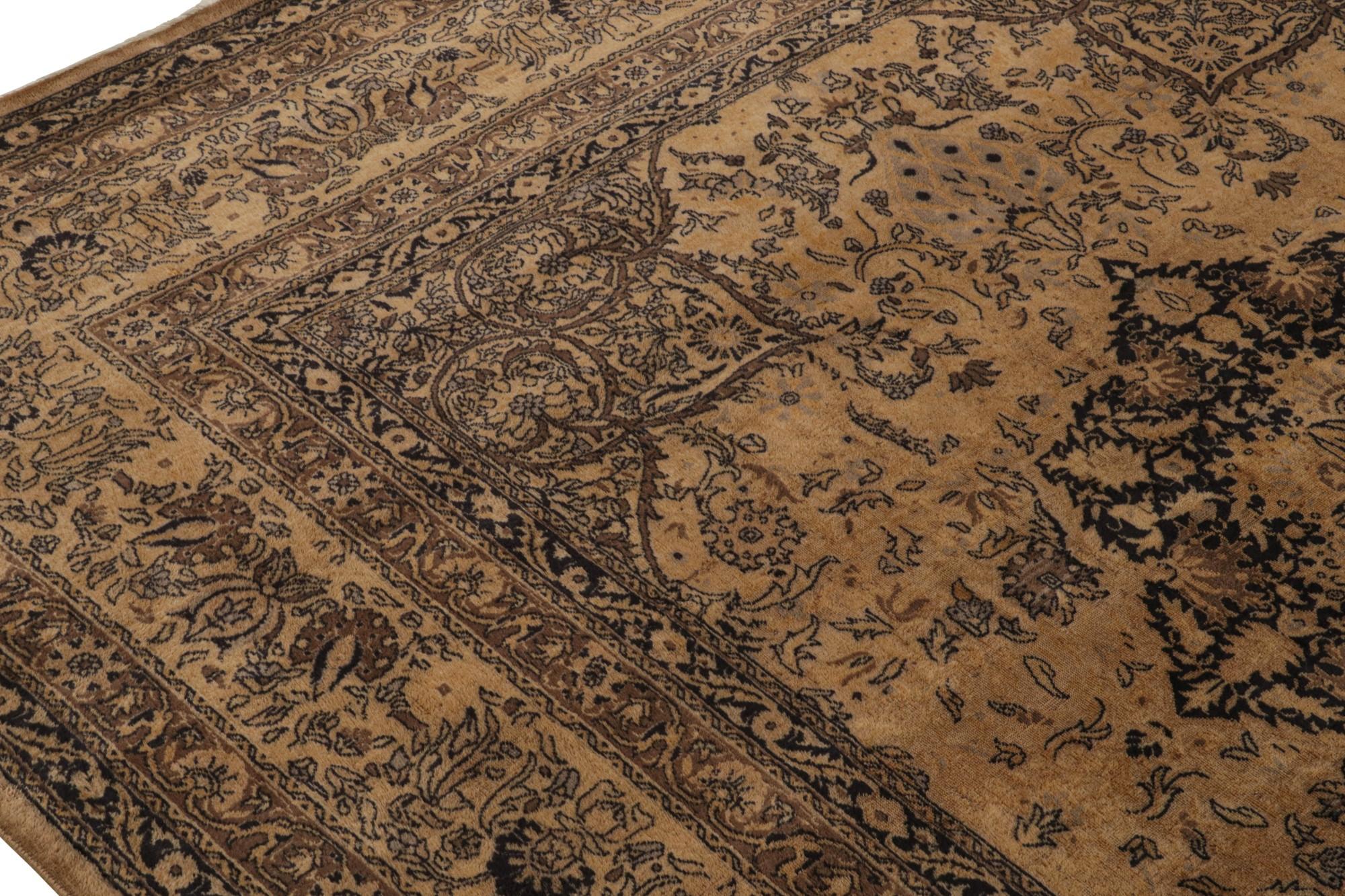 Antiker persischer Tabriz-Teppich in Brown, mit geometrischen Mustern, von Rug & Kilim im Zustand „Gut“ im Angebot in Long Island City, NY