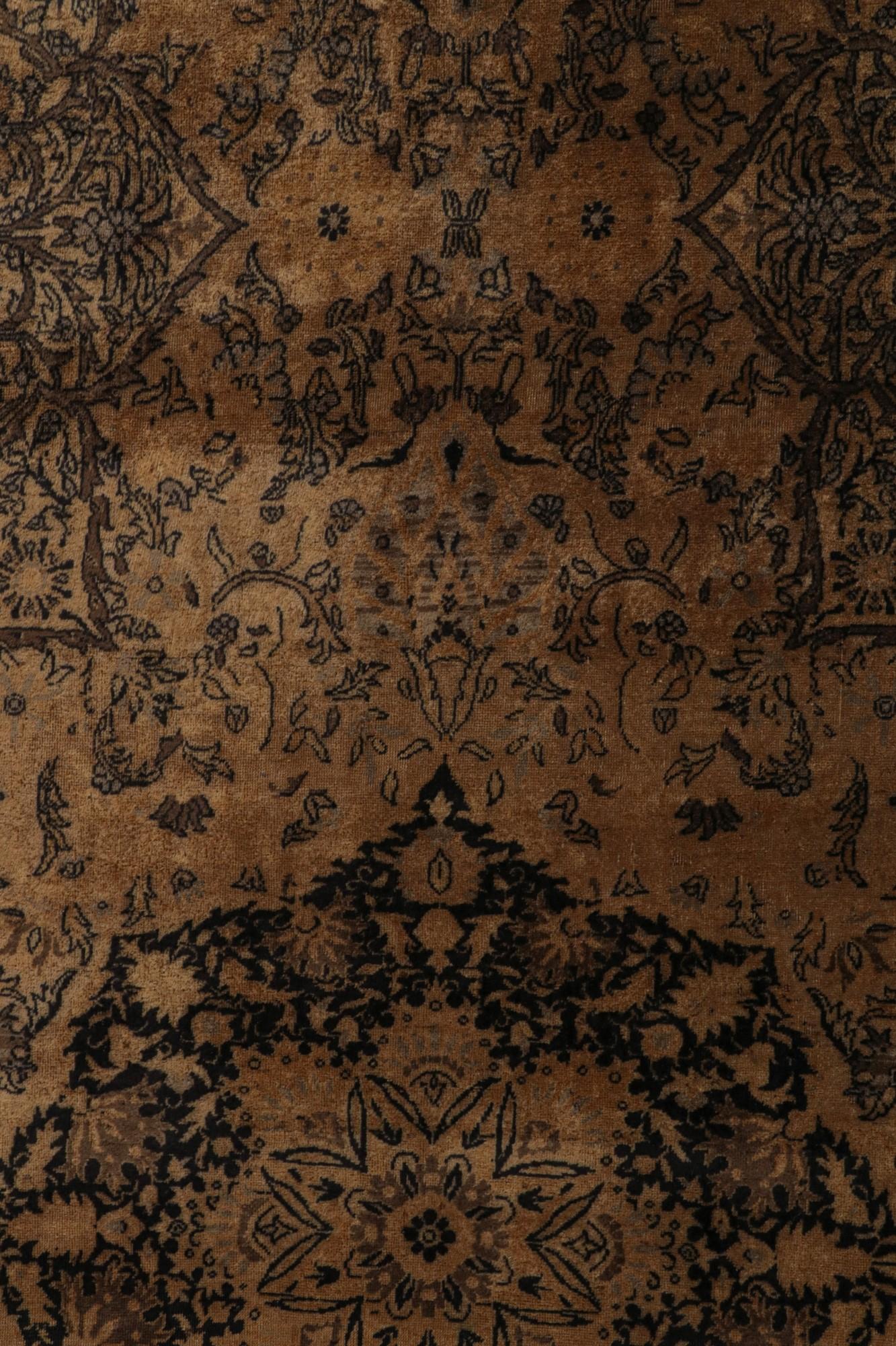 Antiker persischer Tabriz-Teppich in Brown, mit geometrischen Mustern, von Rug & Kilim (Frühes 20. Jahrhundert) im Angebot
