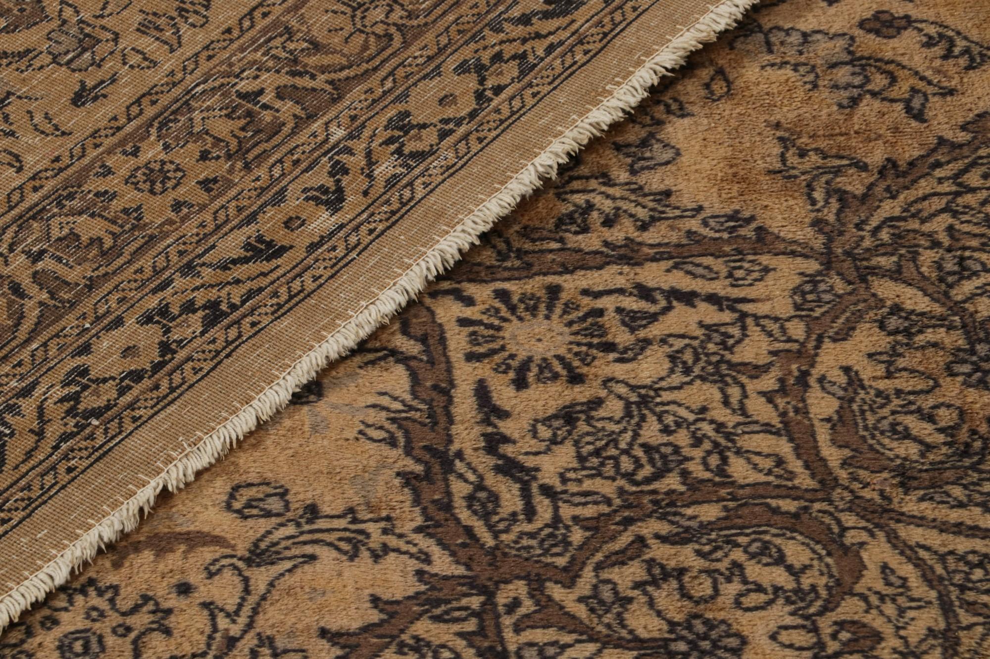 Antiker persischer Tabriz-Teppich in Brown, mit geometrischen Mustern, von Rug & Kilim (Wolle) im Angebot