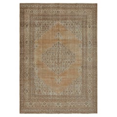 Antico tappeto persiano Tabriz in marrone, con campo aperto, da Rug & Kilim