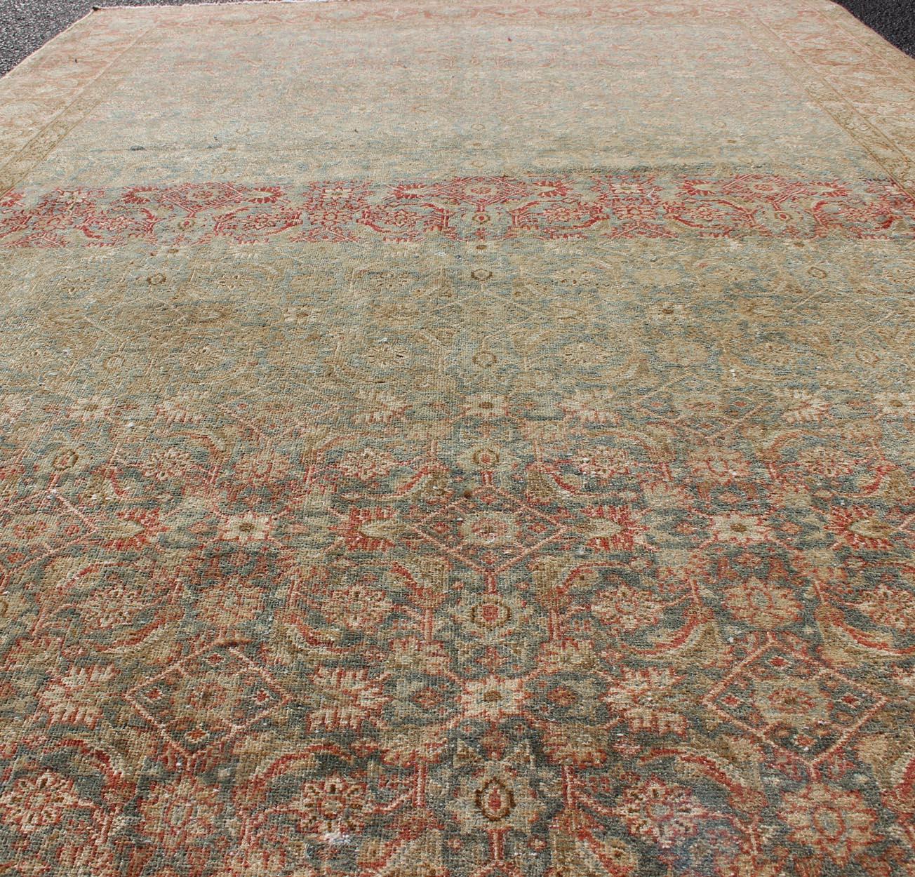 Antiker persischer Täbris-Teppich in Grau und Korallenrot im Angebot 2