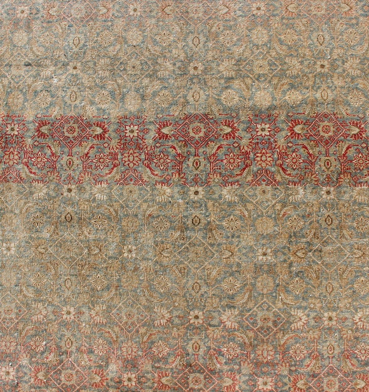 Antiker persischer Täbris-Teppich in Grau und Korallenrot im Angebot 3