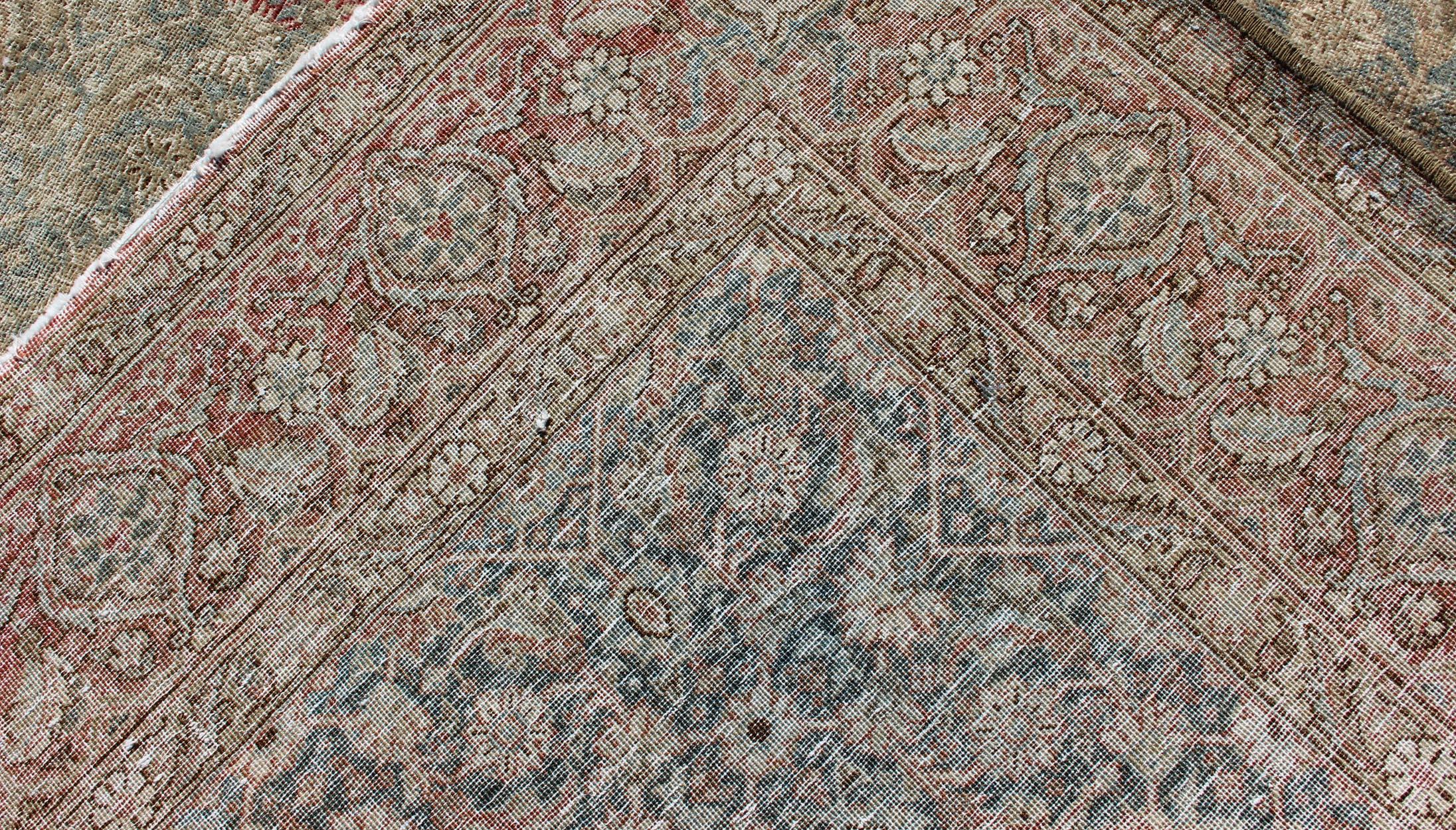 Antiker persischer Täbris-Teppich in Grau und Korallenrot im Angebot 4