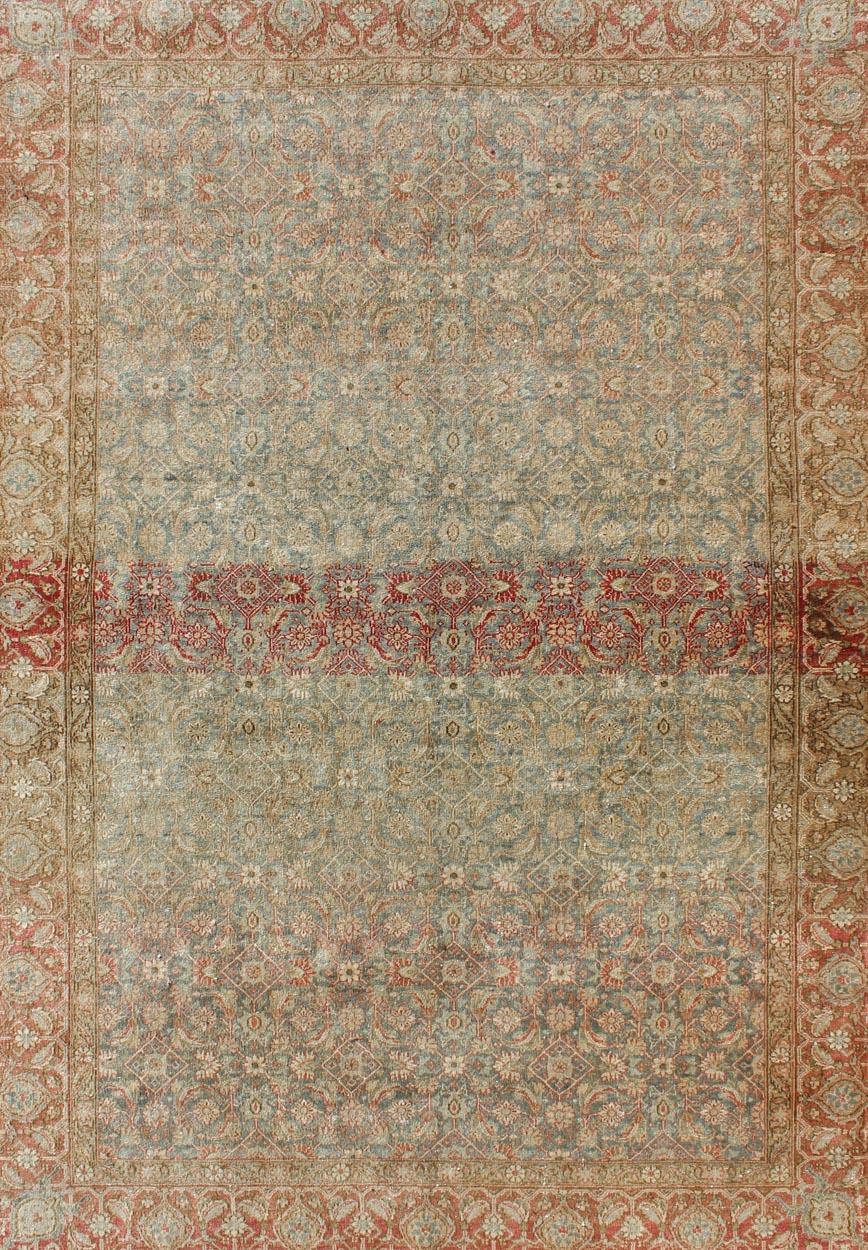 Antiker persischer Täbris-Teppich in Grau und Korallenrot (Tabriz) im Angebot
