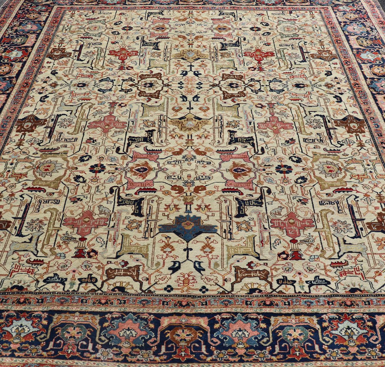 Antiker persischer Täbriz-Teppich aus Wolle mit allseitigem subgeometrischem Design im Angebot 6