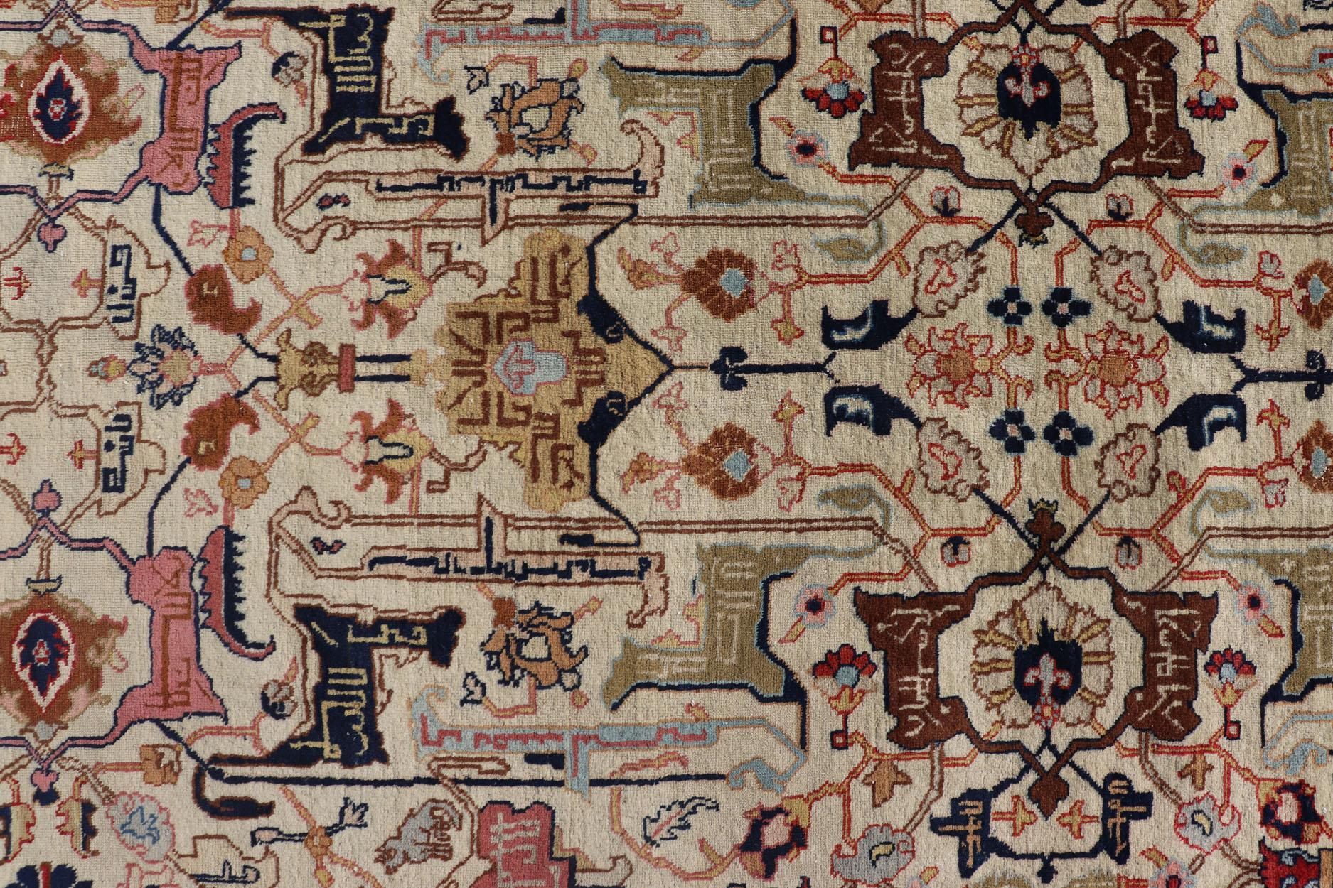 Antiker persischer Täbriz-Teppich aus Wolle mit allseitigem subgeometrischem Design (Persisch) im Angebot
