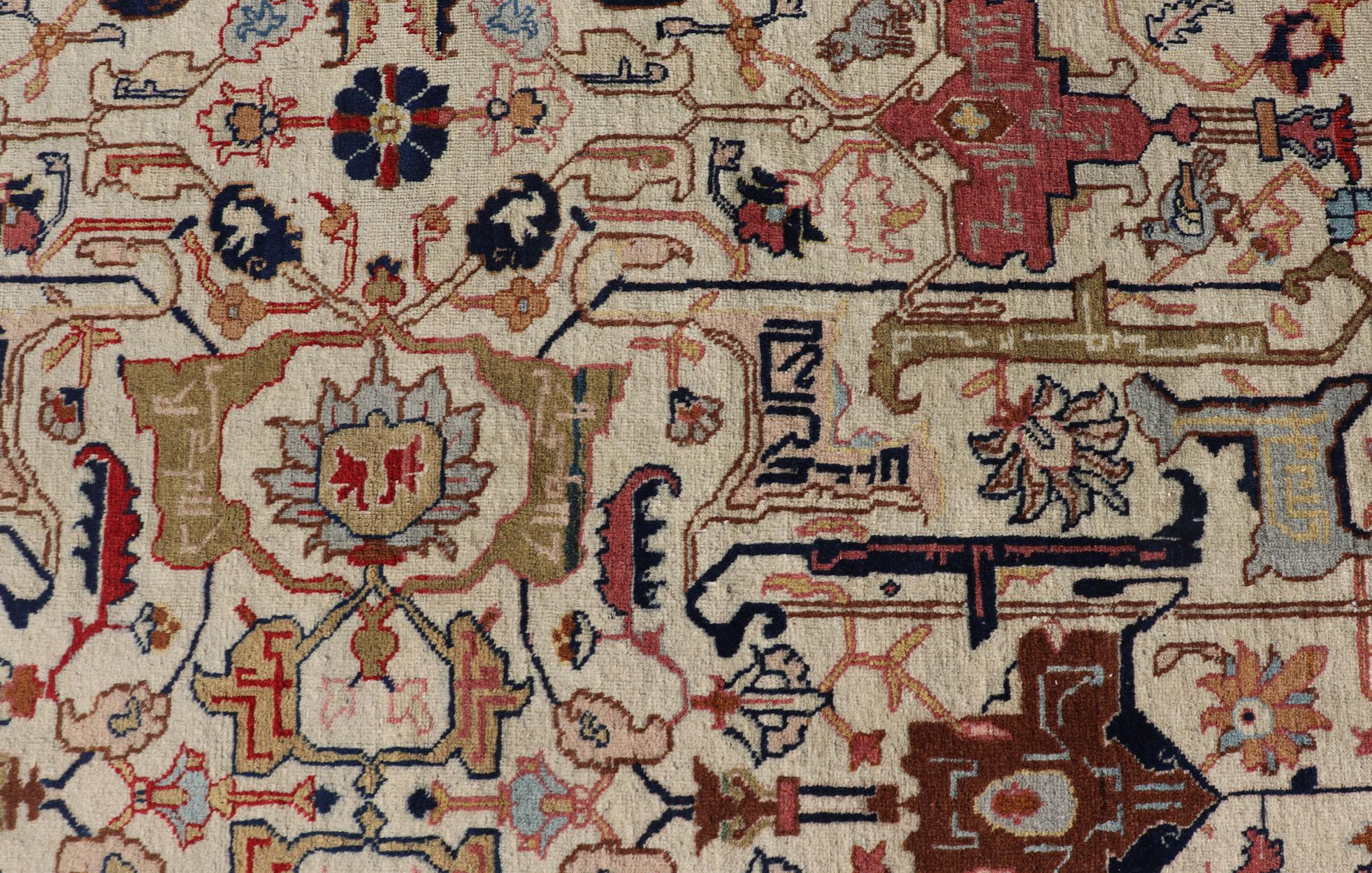 Antiker persischer Täbriz-Teppich aus Wolle mit allseitigem subgeometrischem Design (20. Jahrhundert) im Angebot