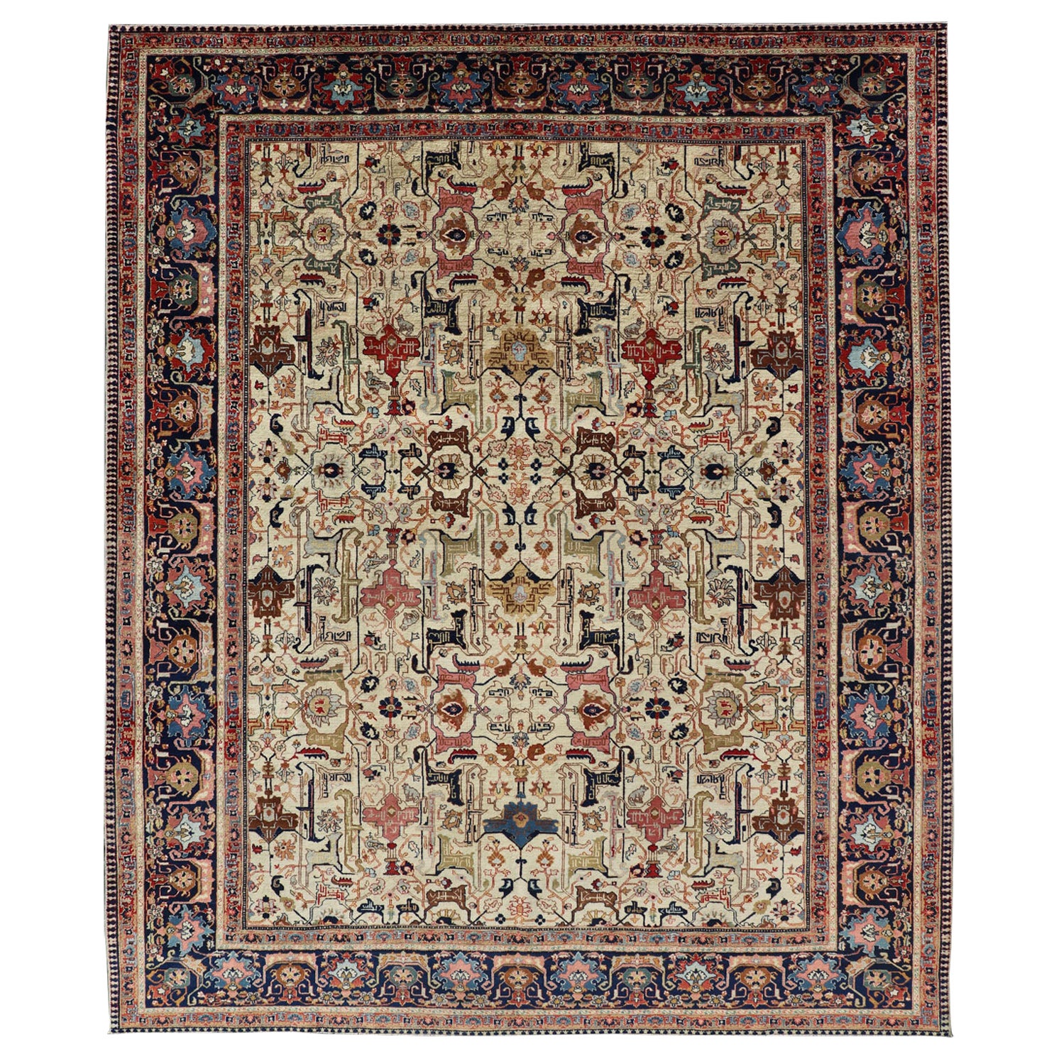 Tapis persan antique de Tabriz en laine à motifs sub-géométriques sur tout le pourtour