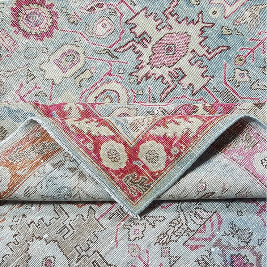 Perse Tapis persan ancien de Tabriz à motif général bleu ciel et rouge en vente