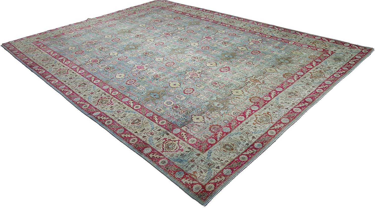 Tapis persan ancien de Tabriz à motif général bleu ciel et rouge Bon état - En vente à Los Angeles, CA