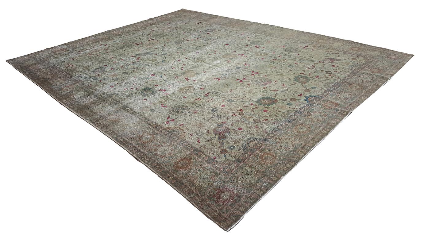 Schöne antike Tabriz Perserteppich, Herkunftsland: Persischer Teppich, Circa-Datum: 1900 -Tabriz ist berühmt für die Palette von Farben und Designs, die ein Teil der Teppichweberei Tradition in dieser Stadt für fast 500 Jahre gewesen. Die Farben und