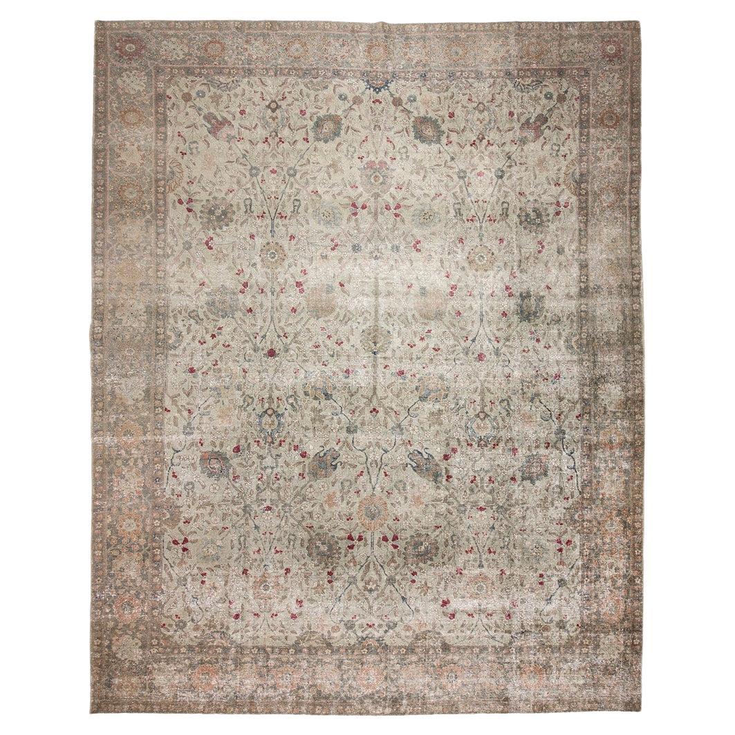 Antico tappeto persiano Tabriz con motivo complessivo blu cielo rosso su sfondo avorio