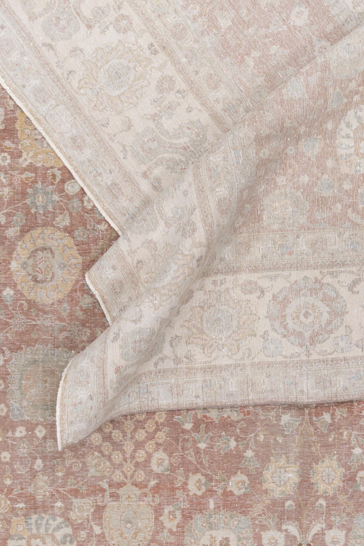 Tapis persan ancien de Tabriz P2588 Abîmé - En vente à West Palm Beach, FL