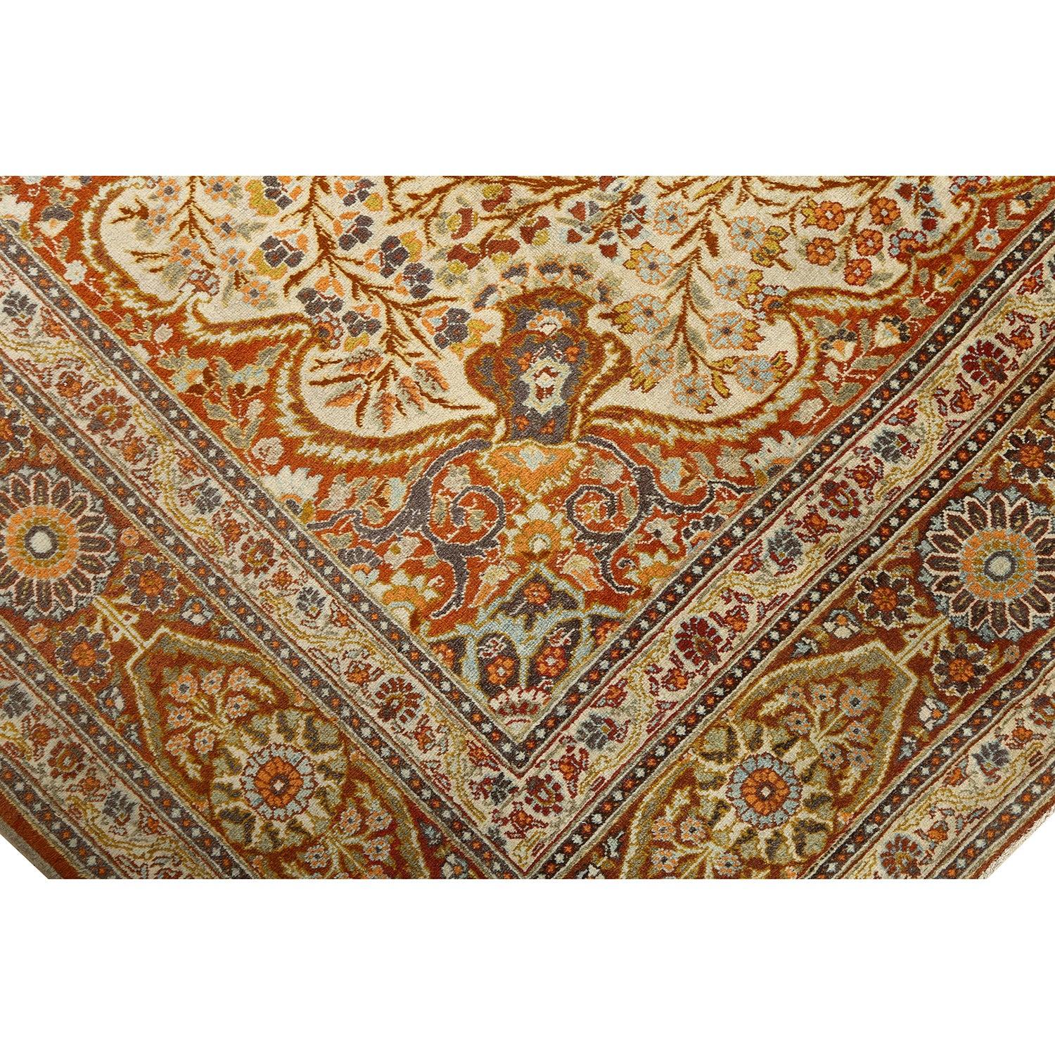 Tapis Tabriz antique en laine et coton 11'11 X 9'5
 L'histoire des tapis de Tabriz remonte au XVIe siècle, sous la dynastie safavide, lorsque Tabriz devint un centre important de tissage de tapis. L'emplacement stratégique de la villeâ€™ le long de